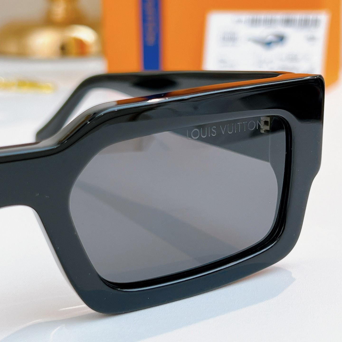 Louis Vuitton LV Clash Low Square Sunglasses   Z2864E - FashionPlug