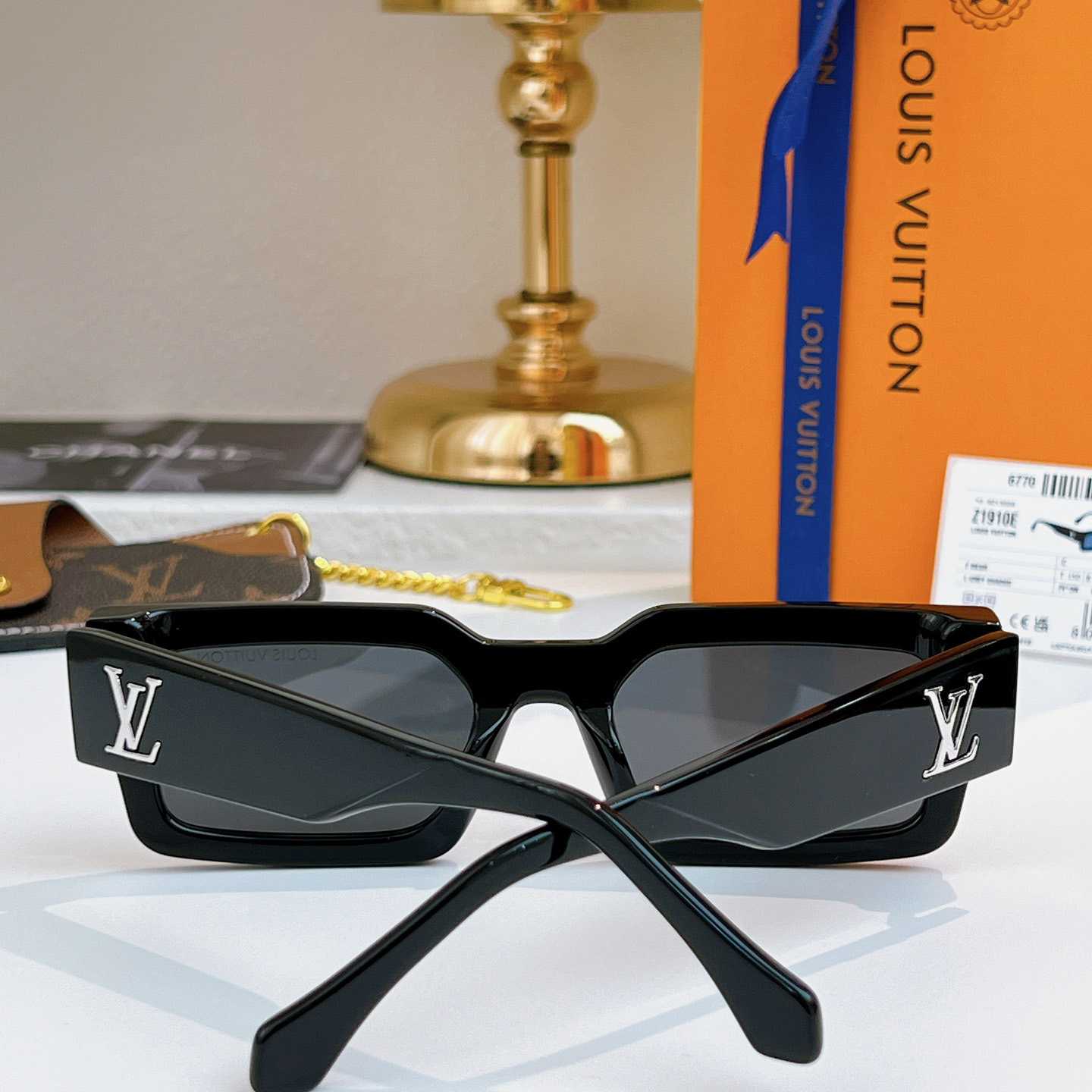 Louis Vuitton LV Clash Low Square Sunglasses   Z2864E - FashionPlug