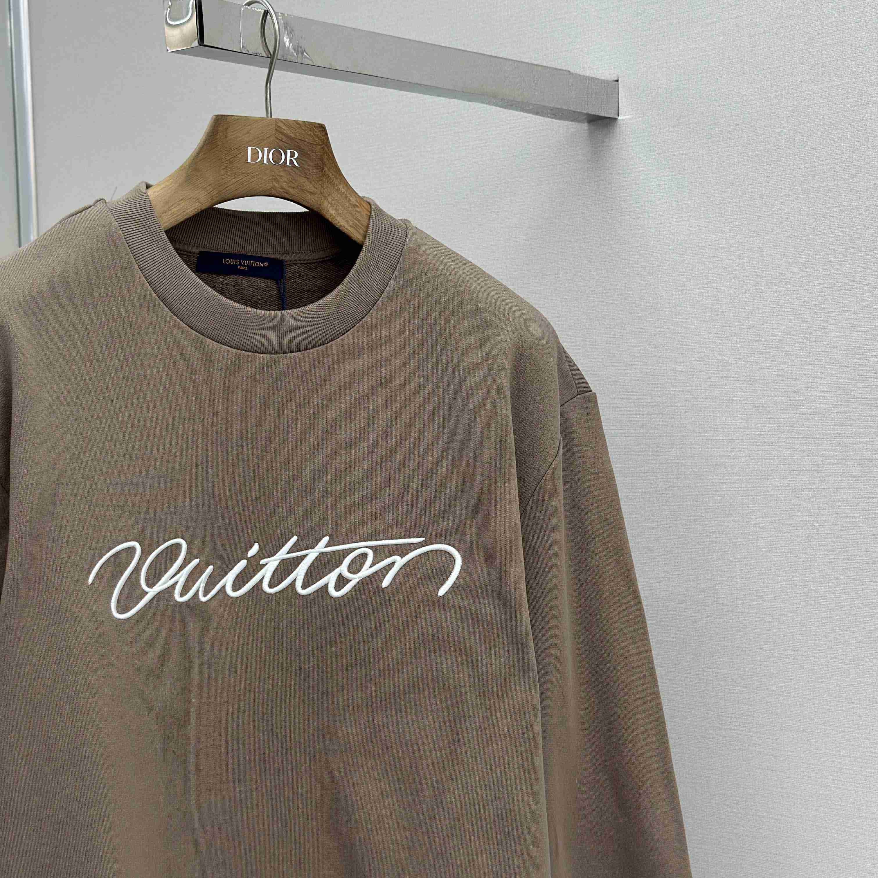 Louis Vuitton Embroidered Cotton Crewneck   1AHEFU - FashionPlug