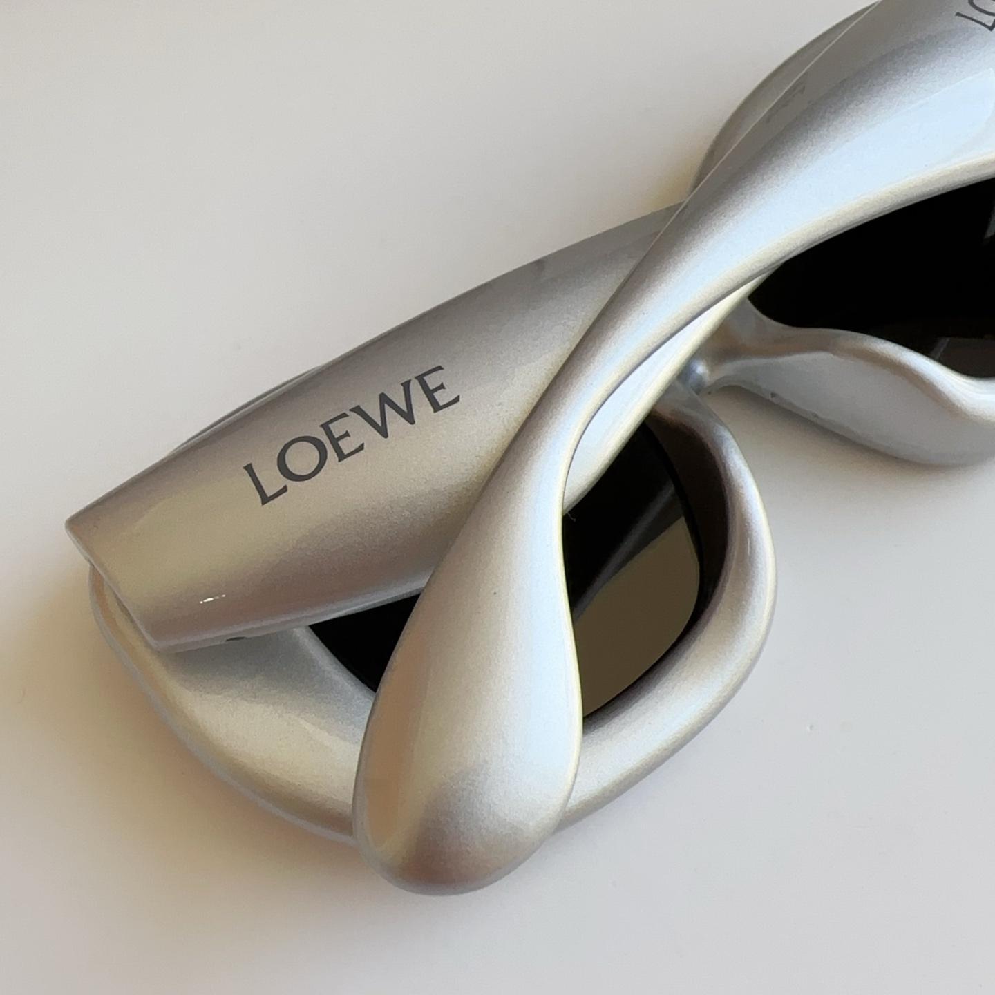Loewe LW40100l Sunglasses  - FashionPlug