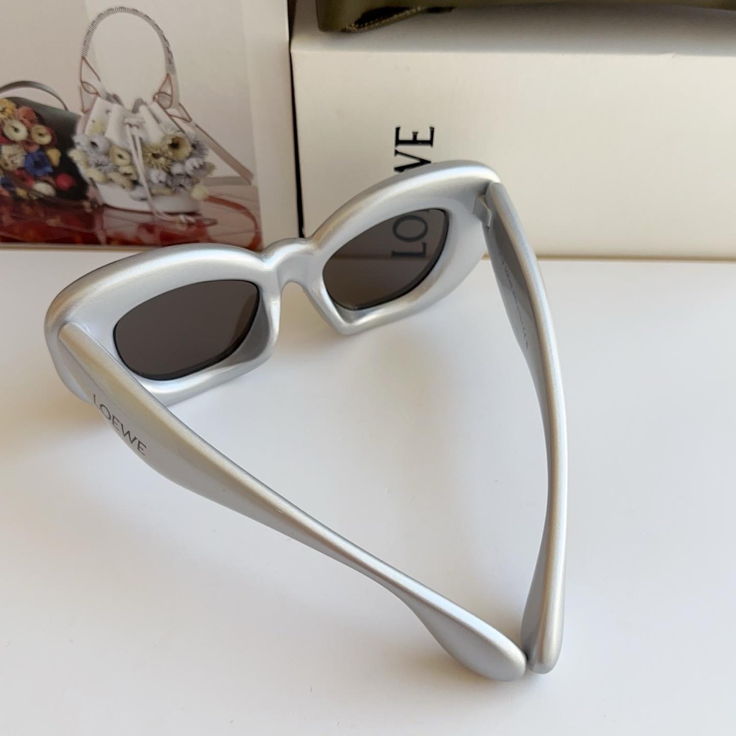 Loewe LW40100l Sunglasses  - FashionPlug