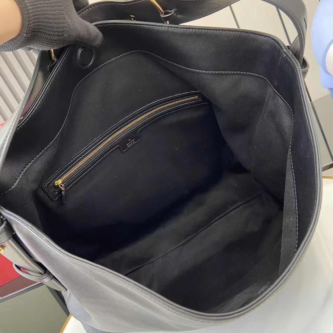 Gucci Beatrix Large Tote Bag - FashionPlug