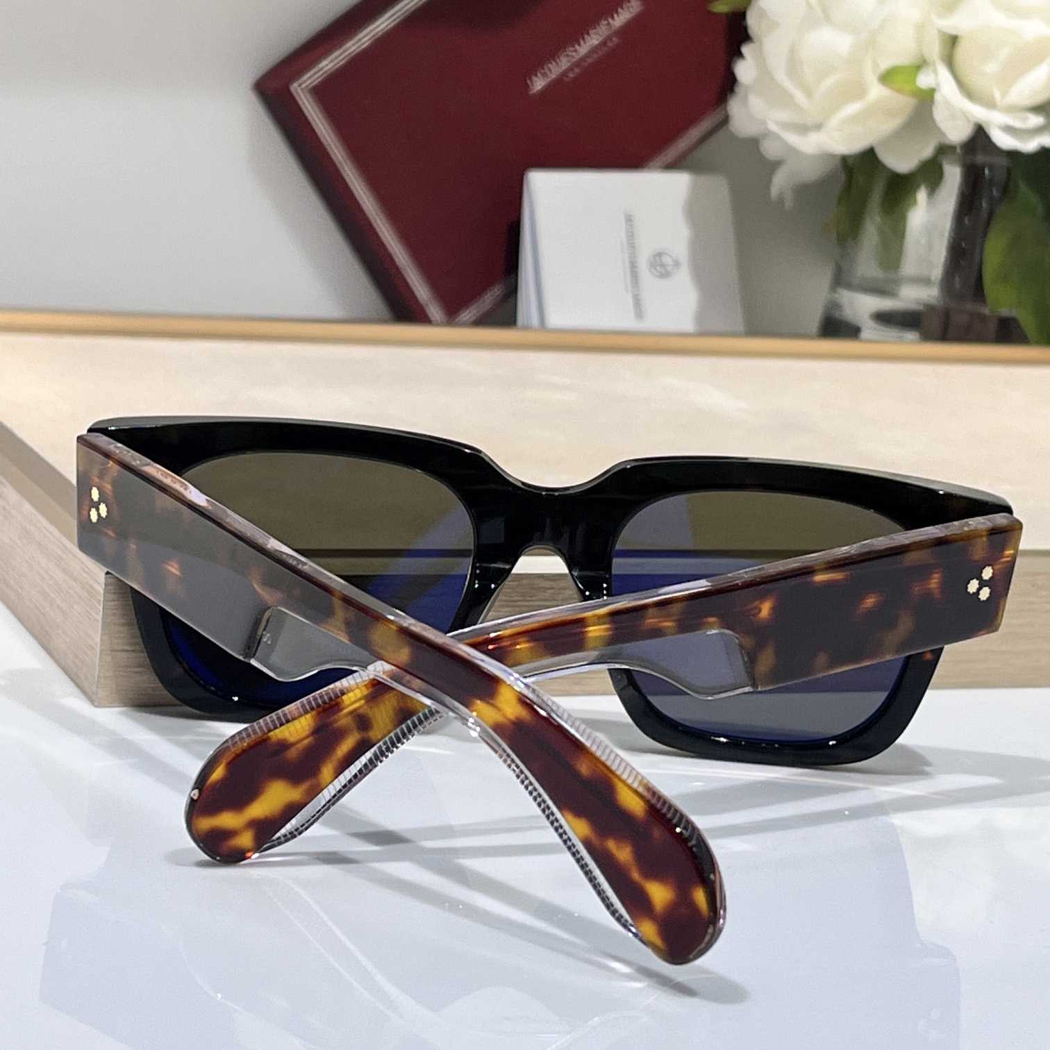 Jacquemus ENZO Sunglasses - FashionPlug