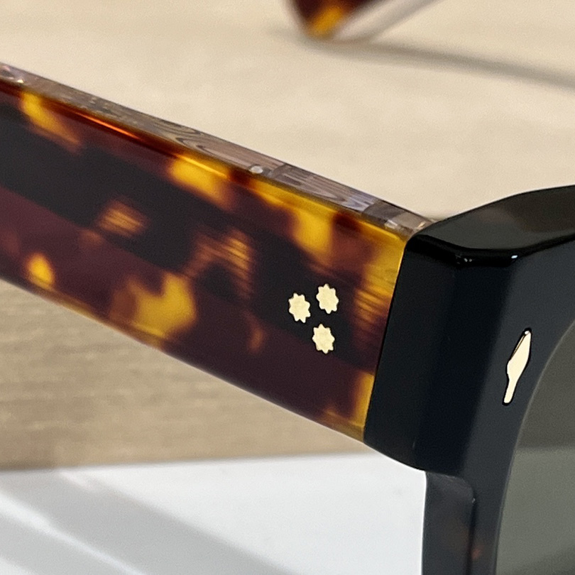 Jacquemus ENZO Sunglasses - FashionPlug