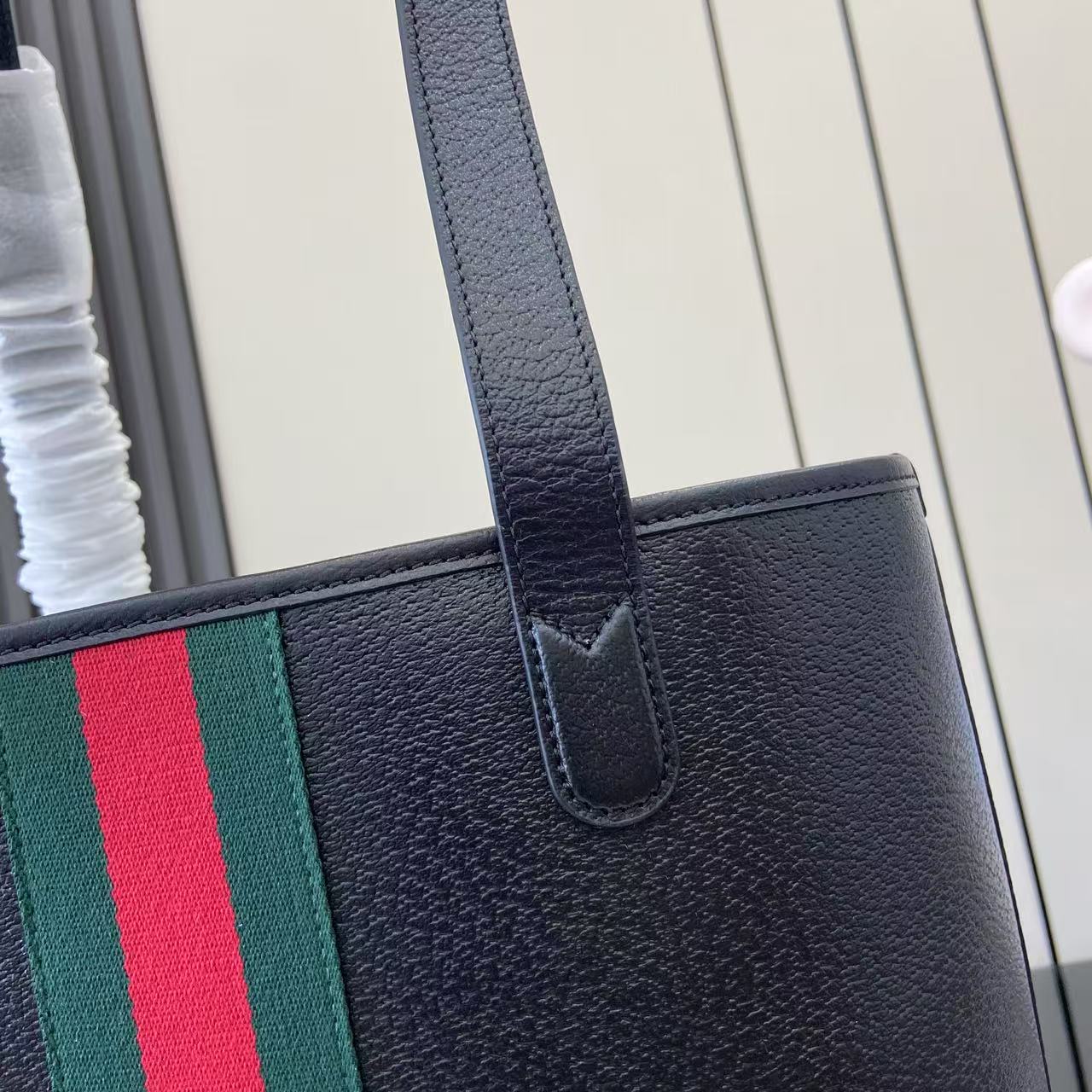 Gucci Ophidia Medium Tote Bag - FashionPlug