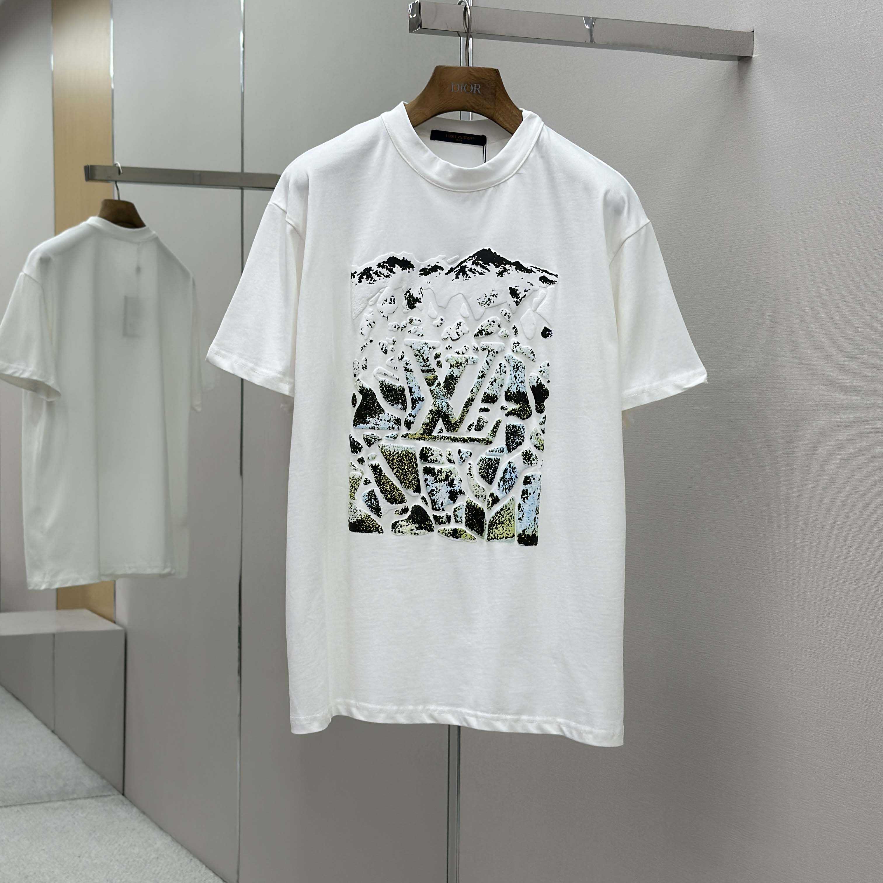 Louis Vuitton Monogram Short-Sleeved Crewneck   1AIJZT - FashionPlug