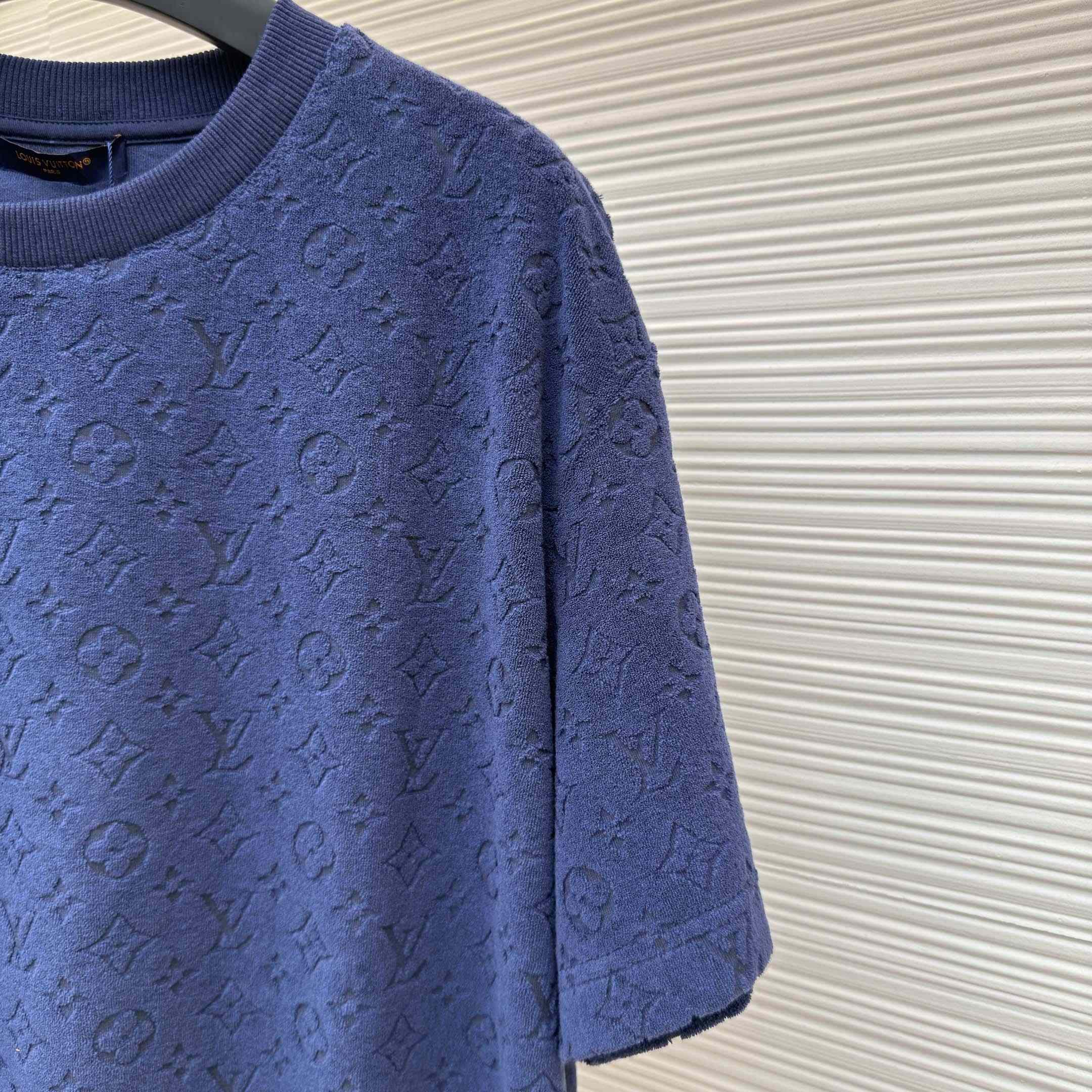 Louis Vuitton Monogram Fil Coupe T-shirt    1AIWEZ - FashionPlug