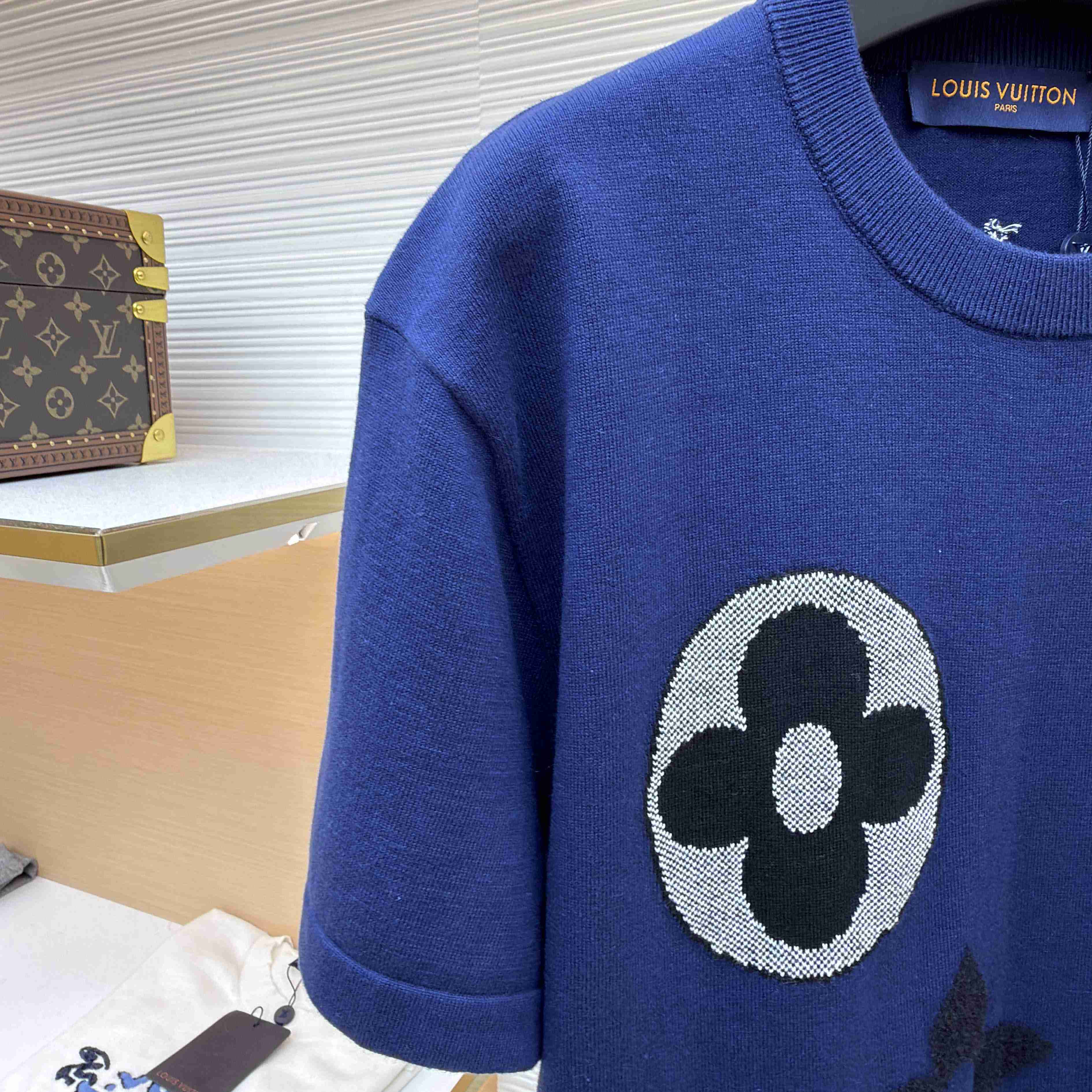 Louis Vuitton Monogram Short-Sleeved Knitted Crewneck    1AJBWC - FashionPlug