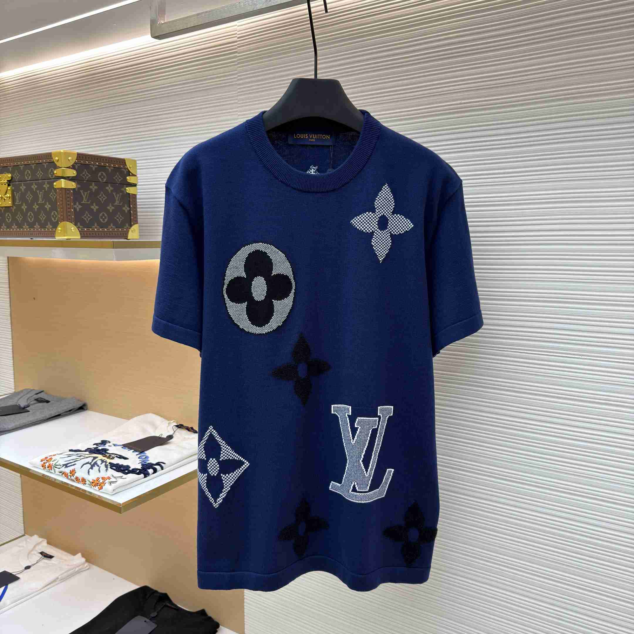 Louis Vuitton Monogram Short-Sleeved Knitted Crewneck    1AJBWC - FashionPlug