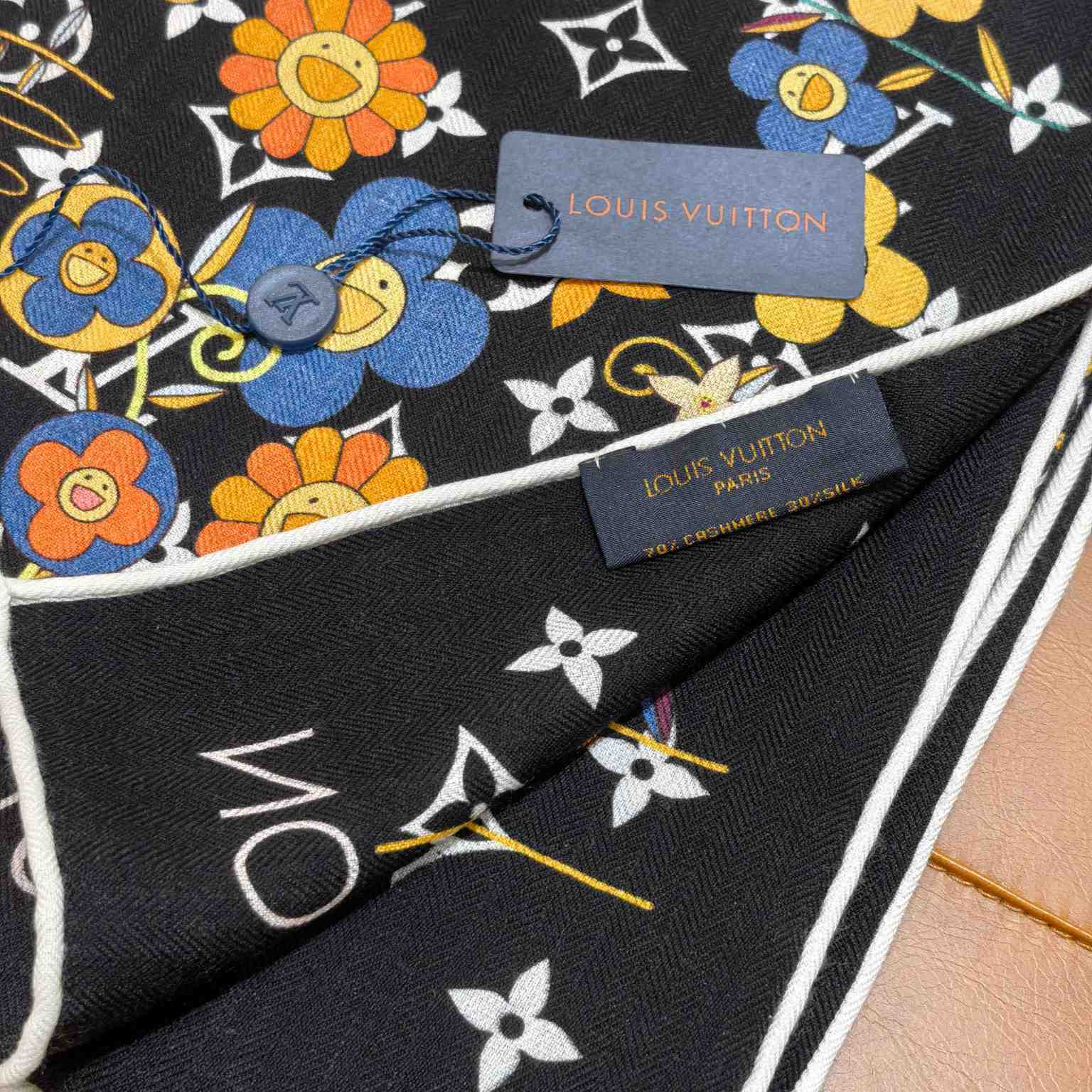 Louis Vuitton LV x TM Monogram Superflat Shawl    - FashionPlug