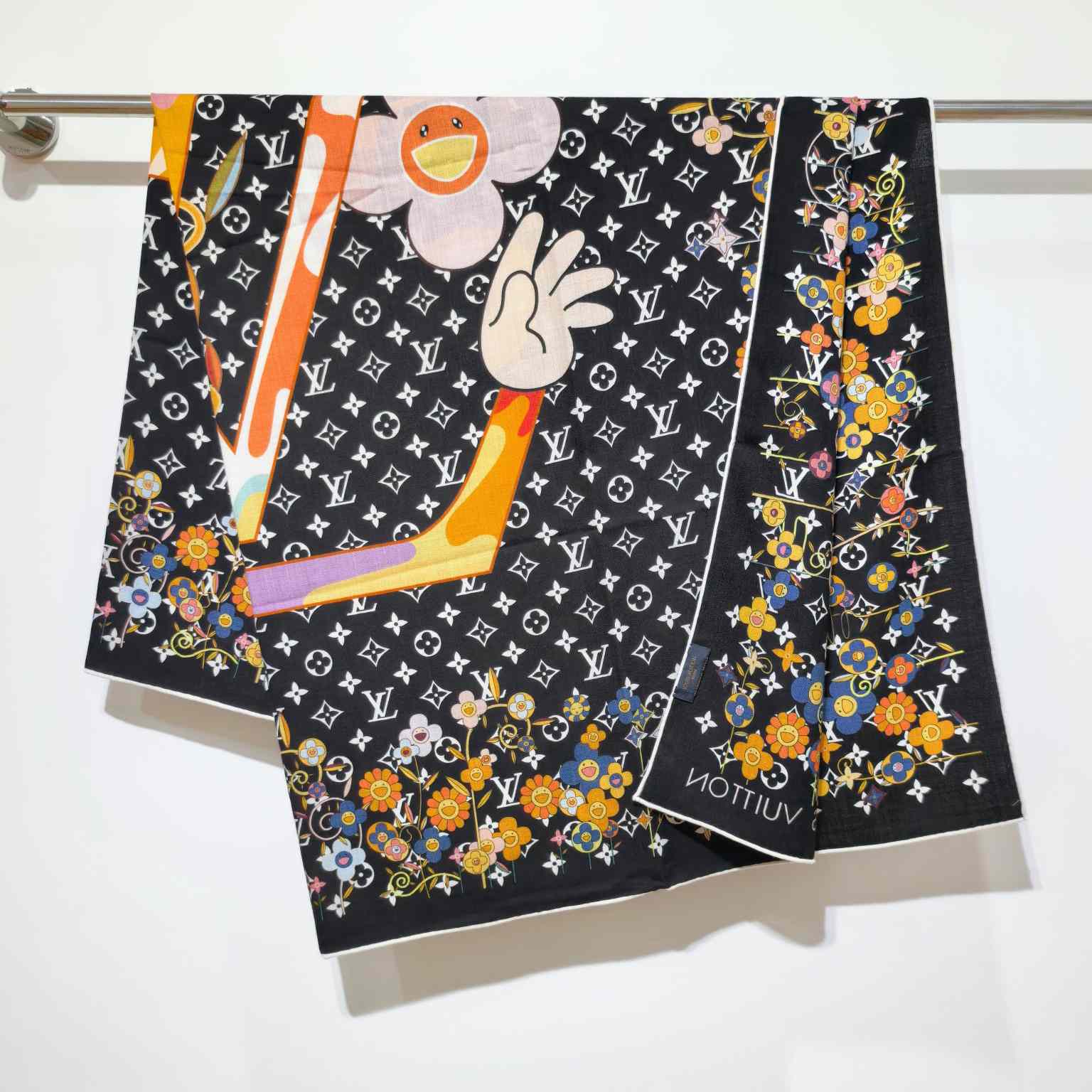 Louis Vuitton LV x TM Monogram Superflat Shawl    - FashionPlug