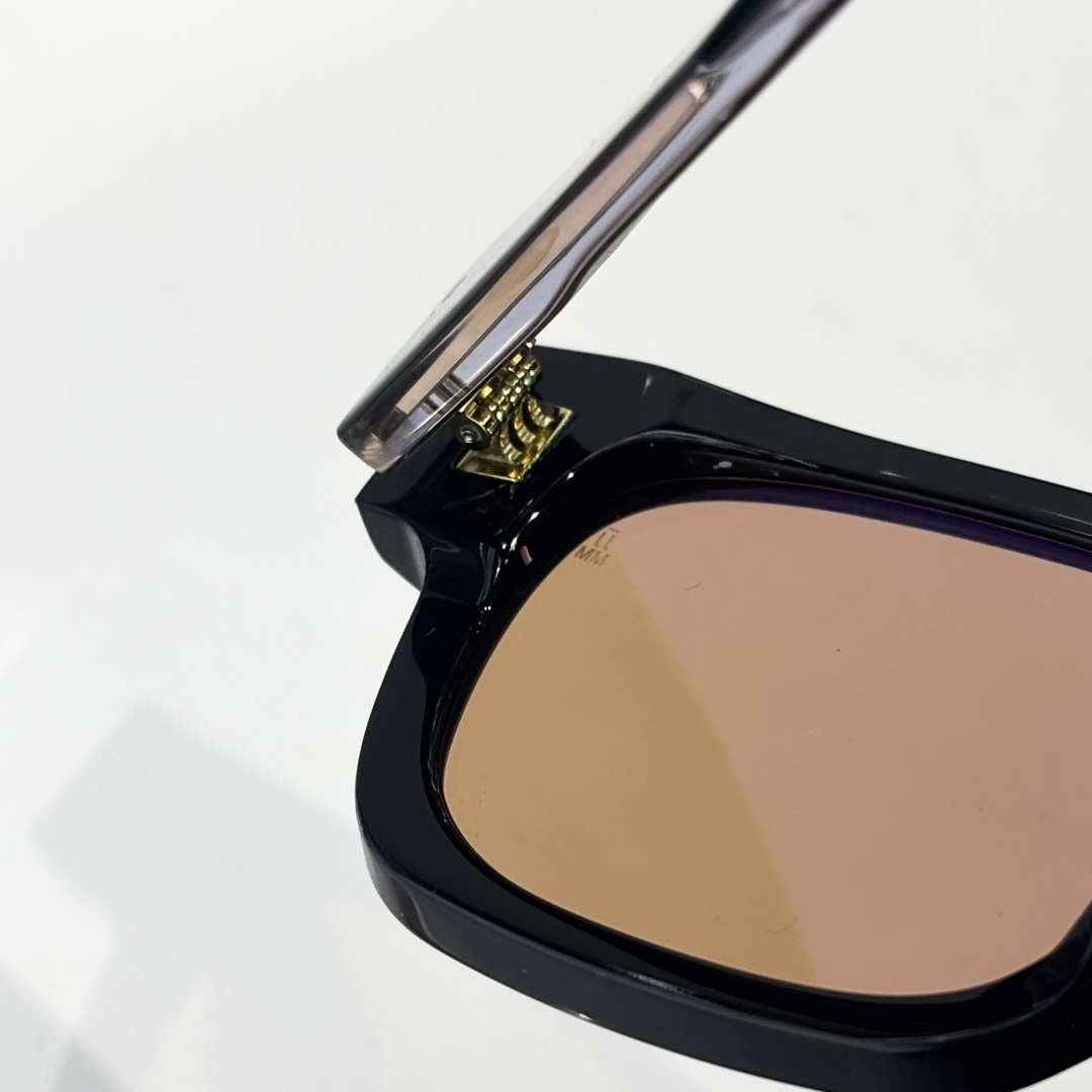 Jacquemus ENZO Sunglasses - FashionPlug