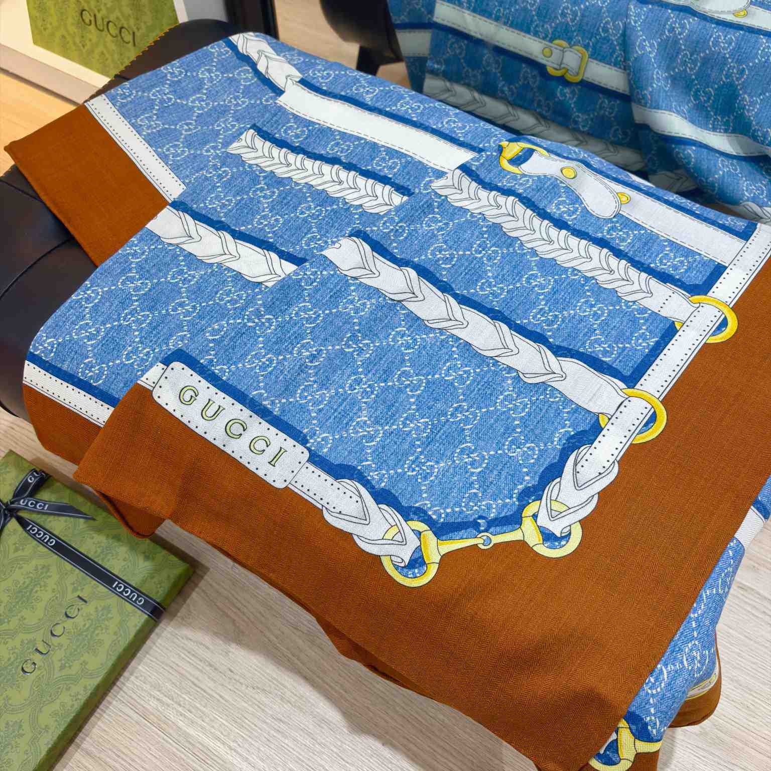 Gucci Printed Silk Twill Carré - FashionPlug