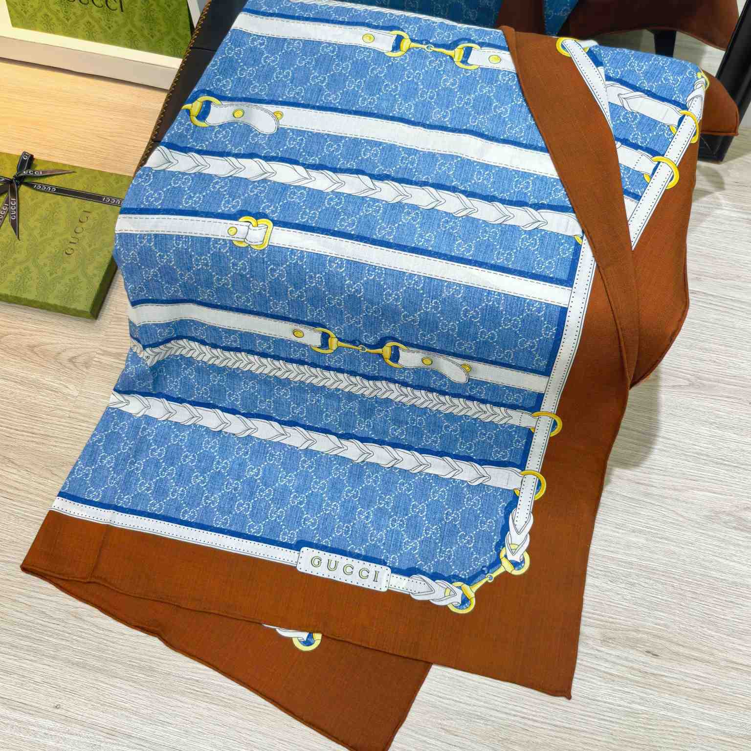 Gucci Printed Silk Twill Carré - FashionPlug