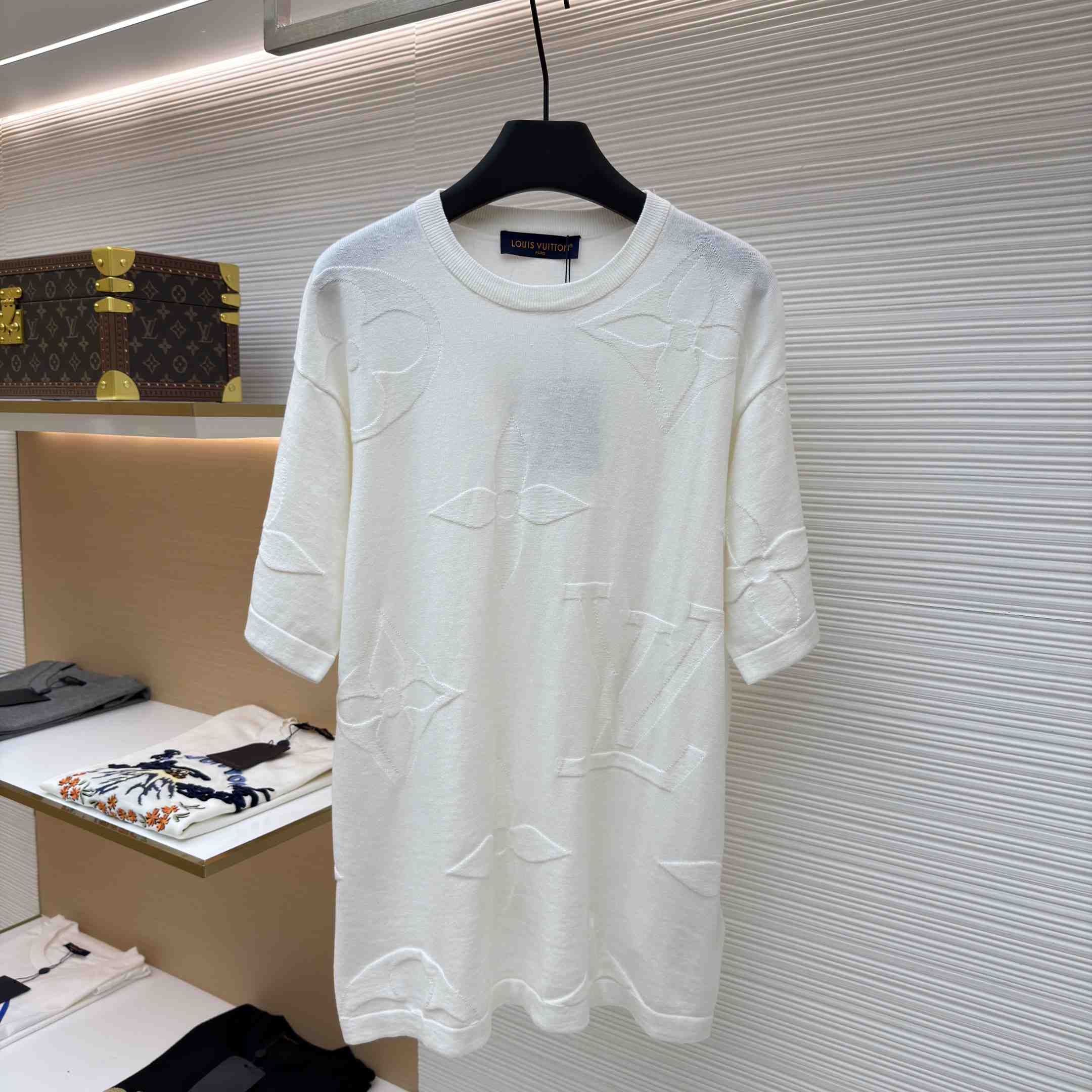 Louis Vuitton Monogram Short-Sleeved Cotton Crewneck   1AIWFR - FashionPlug