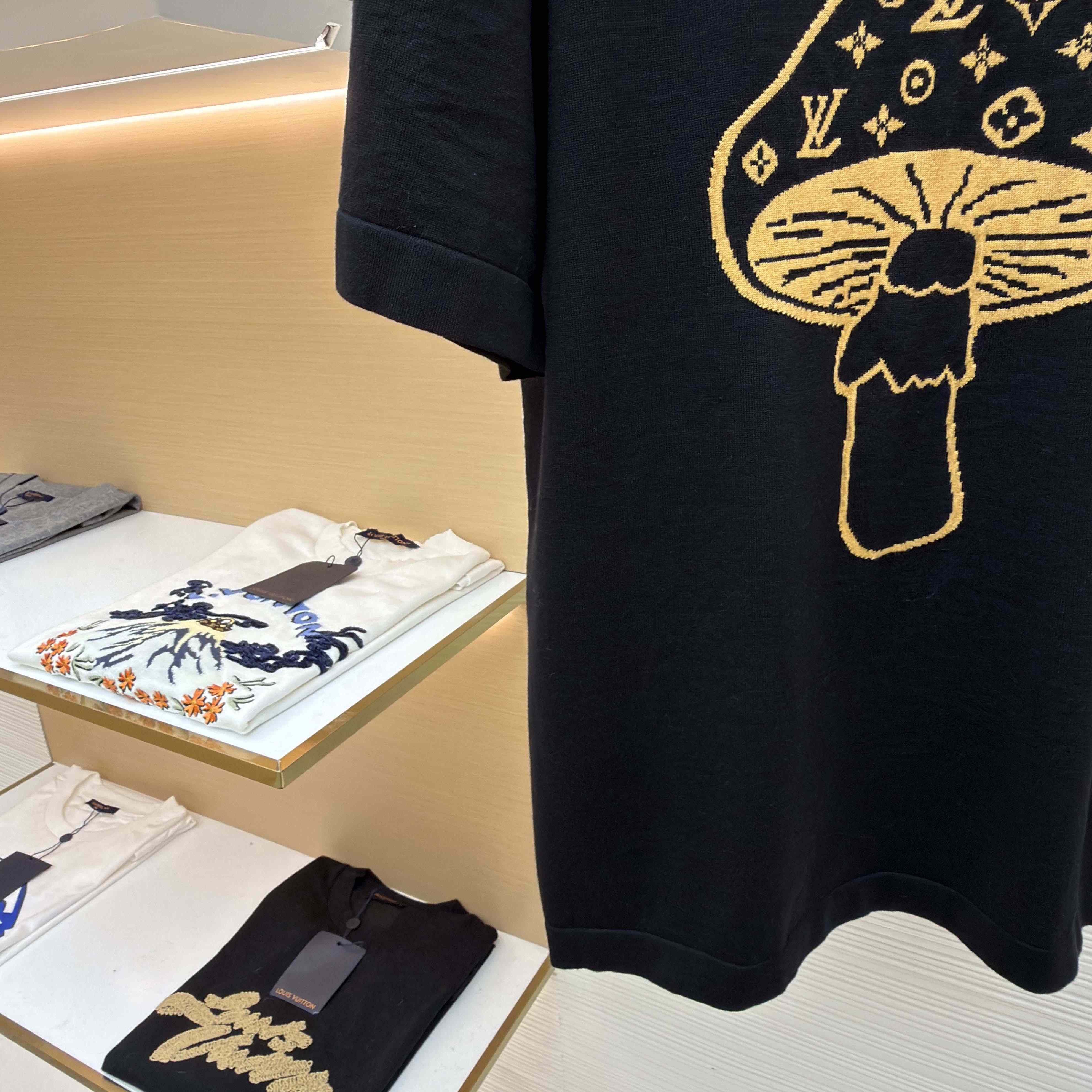 Louis Vuitton Short-Sleeved Intarsia Crewneck   1AJBUZ - FashionPlug