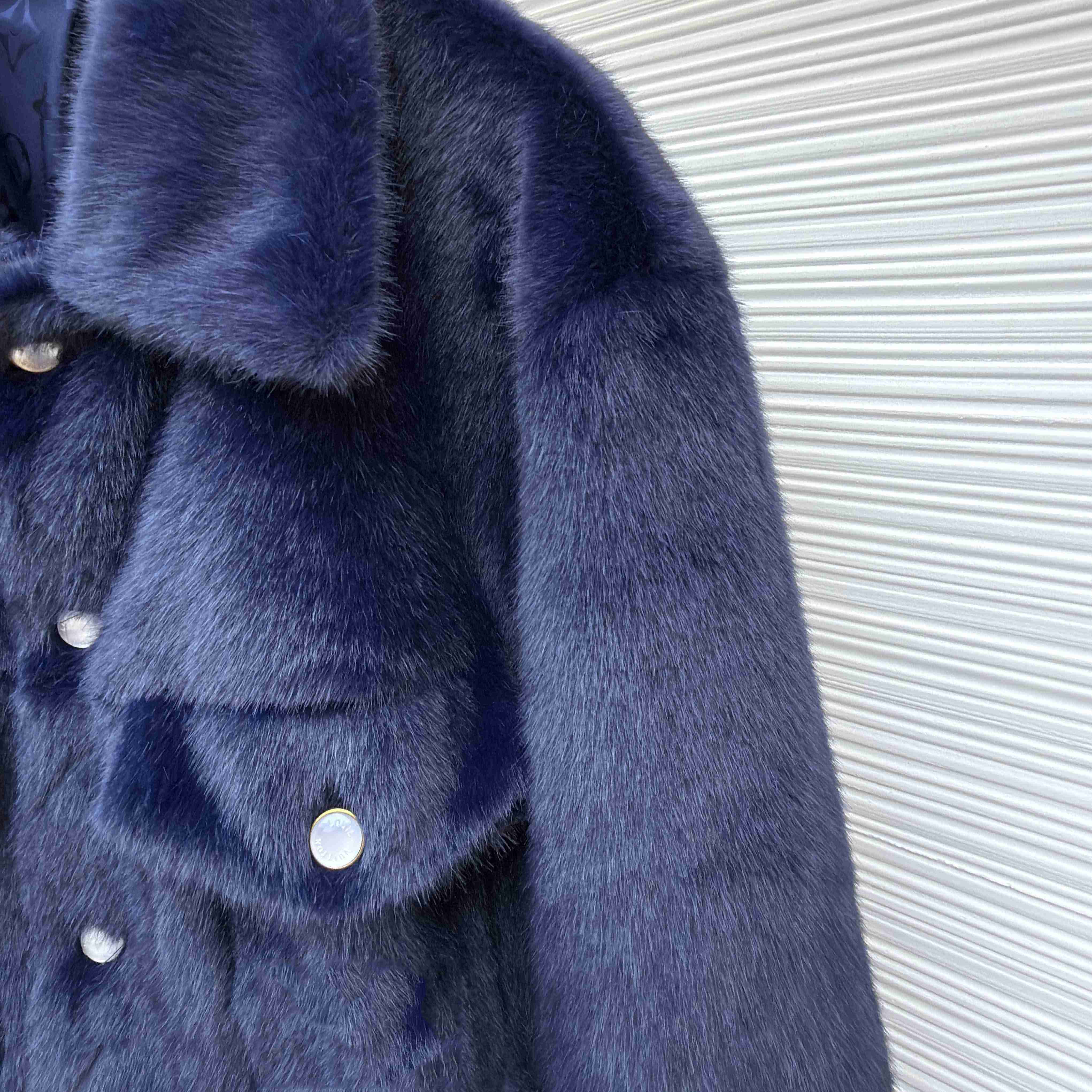 Louis Vuitton Mink Denim Trucker Jacket   1AILX0 - FashionPlug