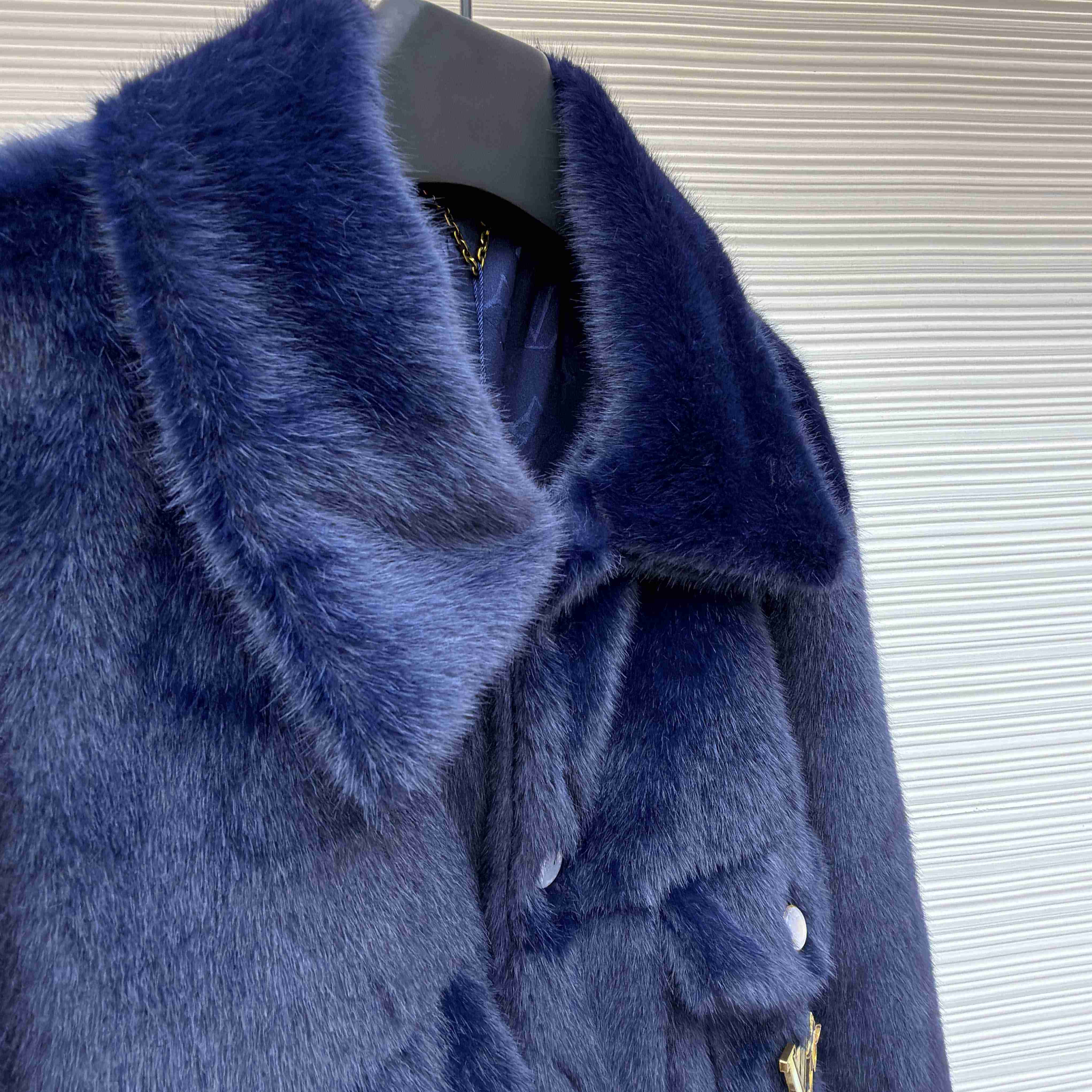 Louis Vuitton Mink Denim Trucker Jacket   1AILX0 - FashionPlug