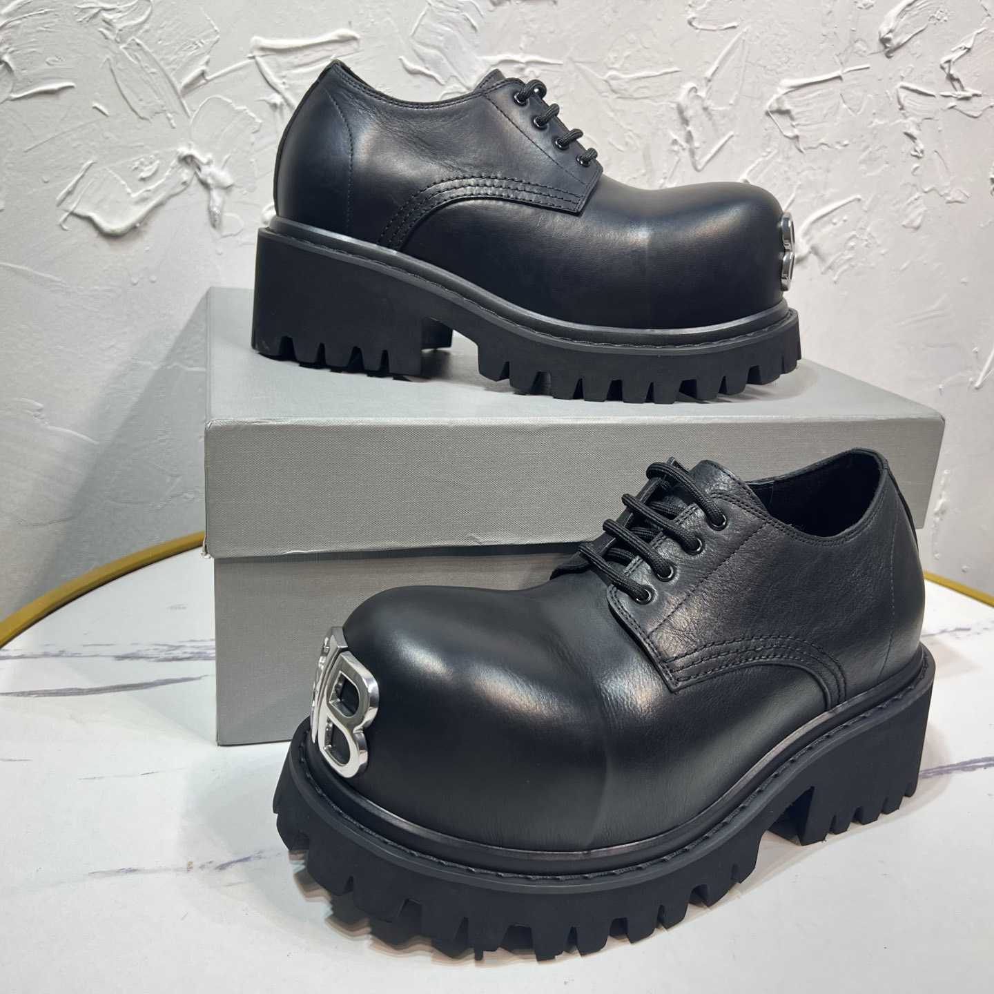 Balenciaga Stomper Derby In Black - FashionPlug