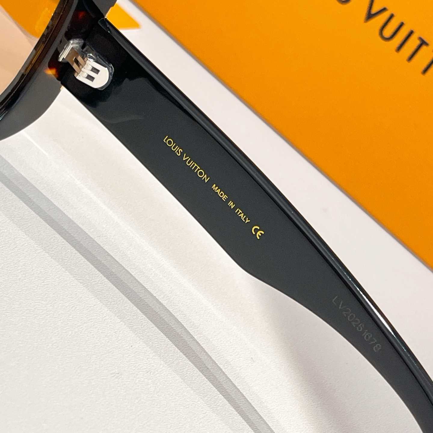 Louis Vuitton LV Estate Butterfly Sunglasses   Z2968W - FashionPlug