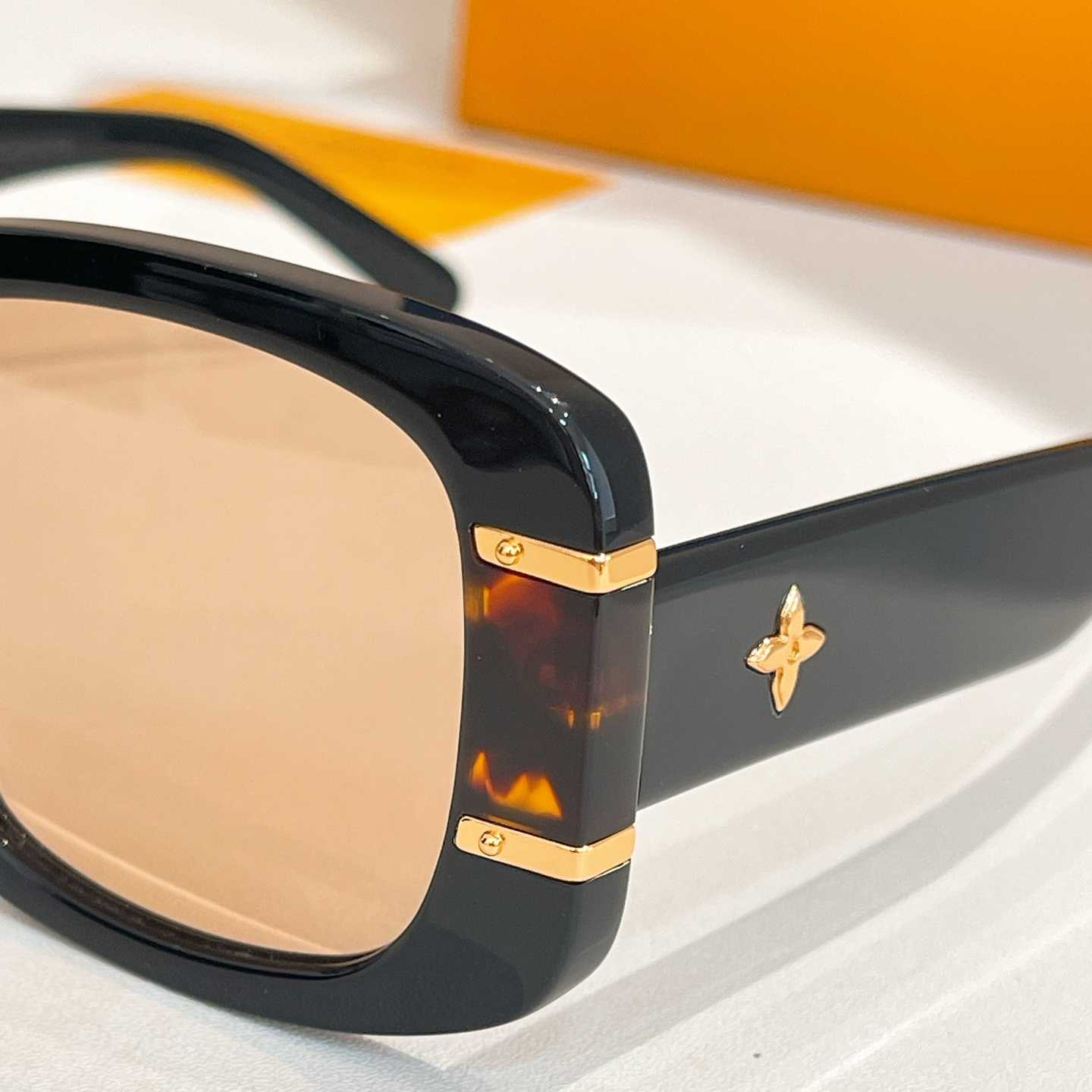 Louis Vuitton LV Estate Butterfly Sunglasses   Z2968W - FashionPlug