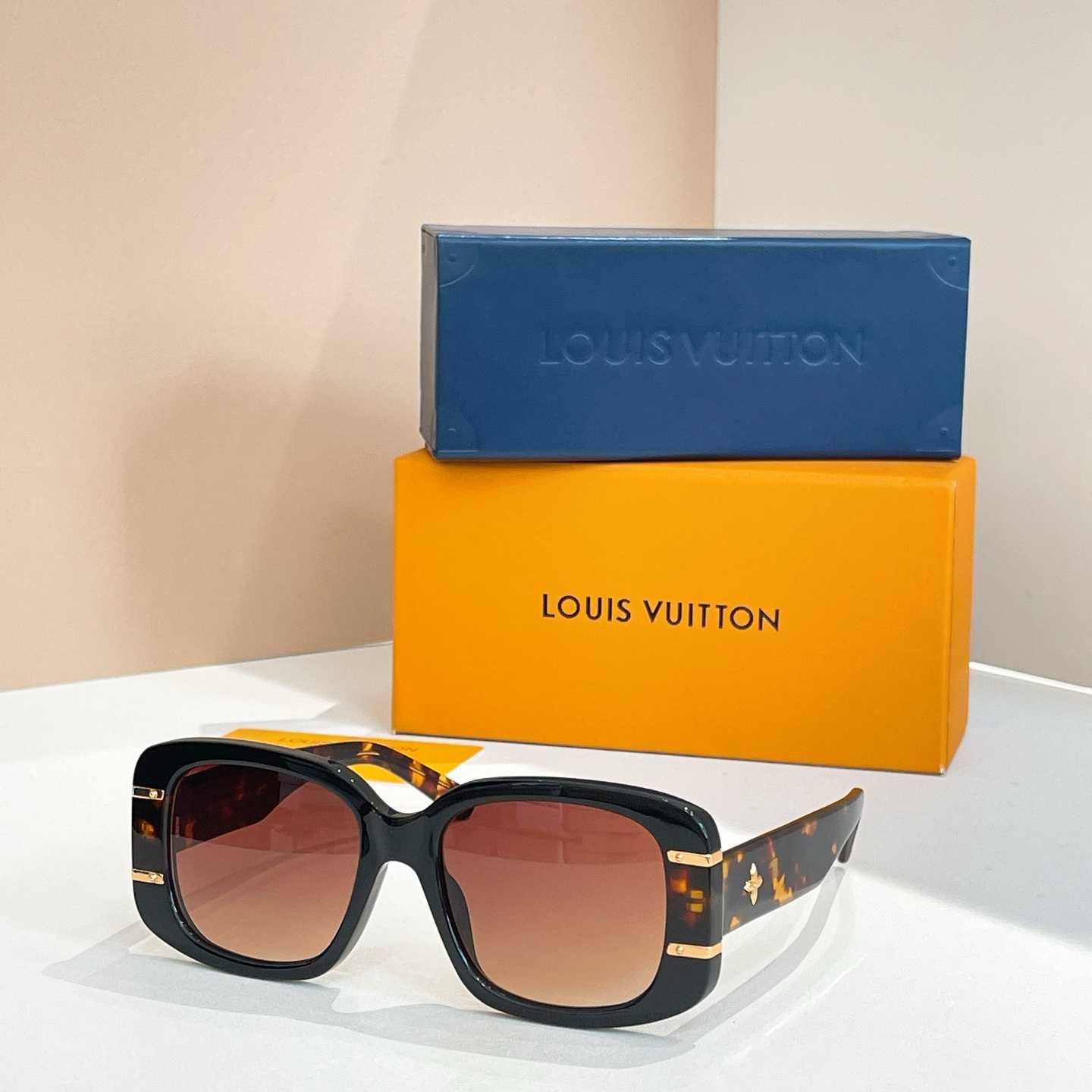 Louis Vuitton LV Estate Butterfly Sunglasses   Z2968W - FashionPlug
