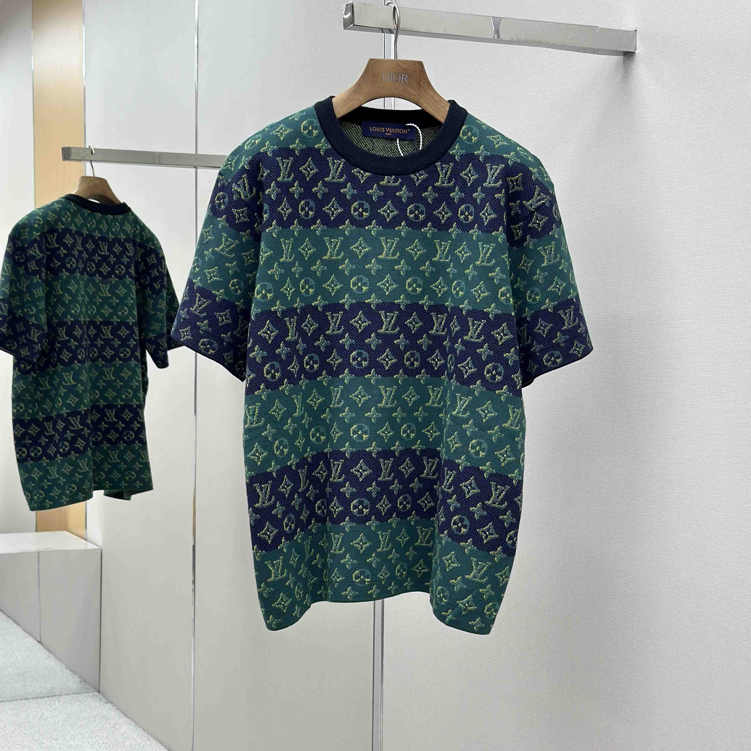 Louis Vuitton Monogram Short-Sleeved Crewneck   1AIJZT - FashionPlug
