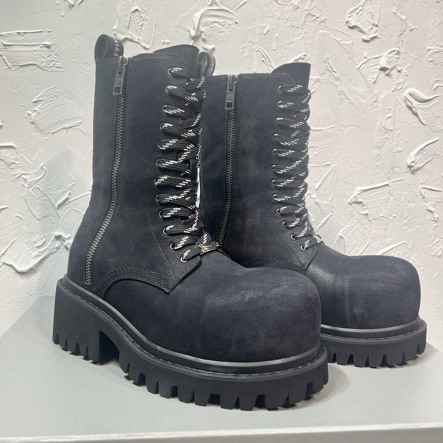 Balenciaga Stomper Zipped Bootie In Black - FashionPlug