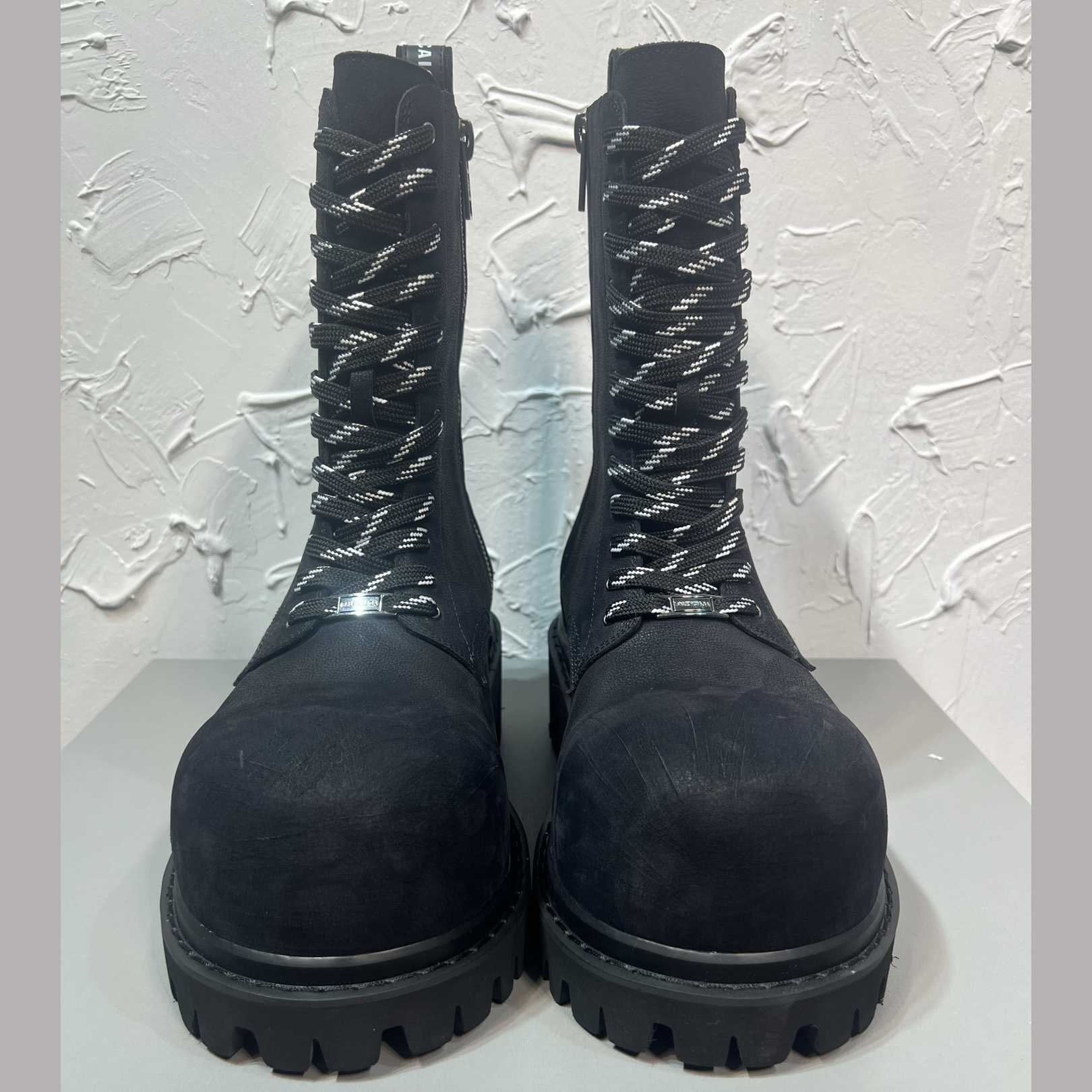 Balenciaga Stomper Zipped Bootie In Black - FashionPlug
