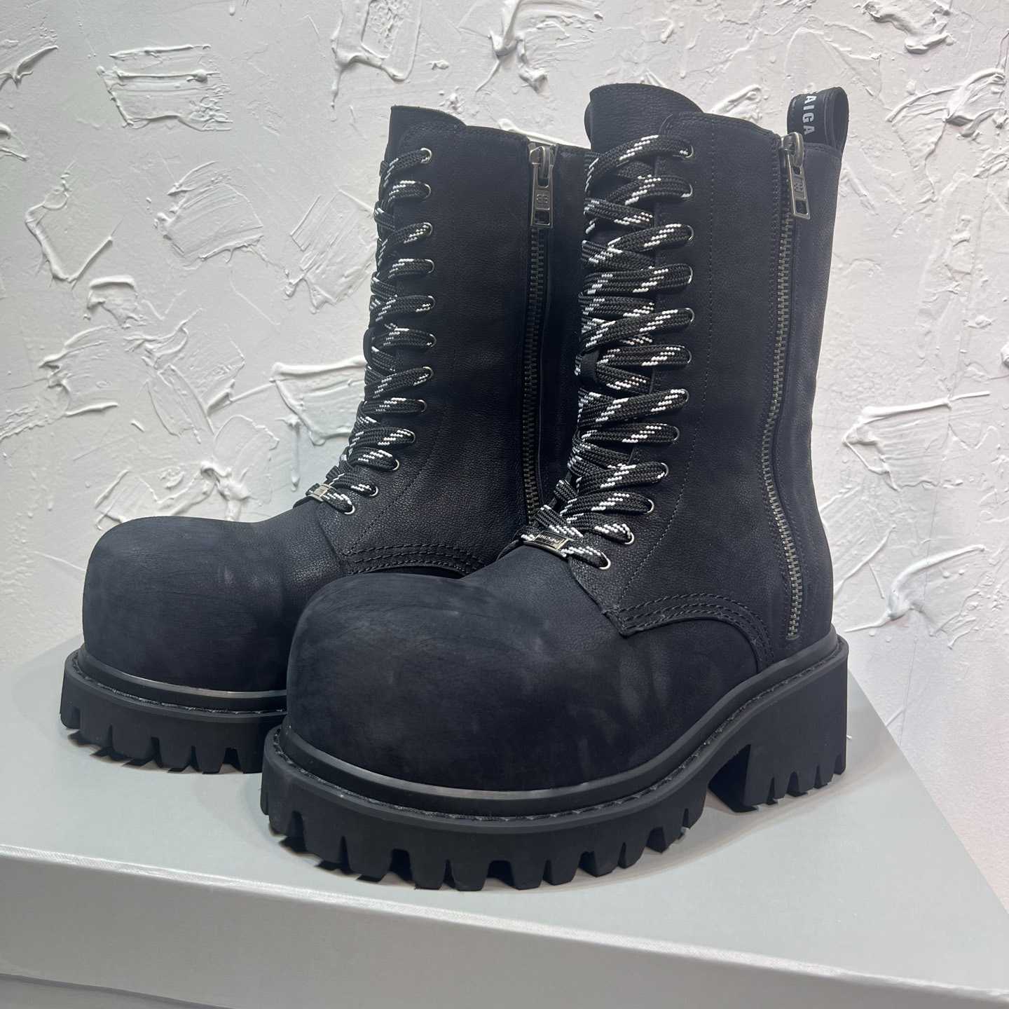 Balenciaga Stomper Zipped Bootie In Black - FashionPlug