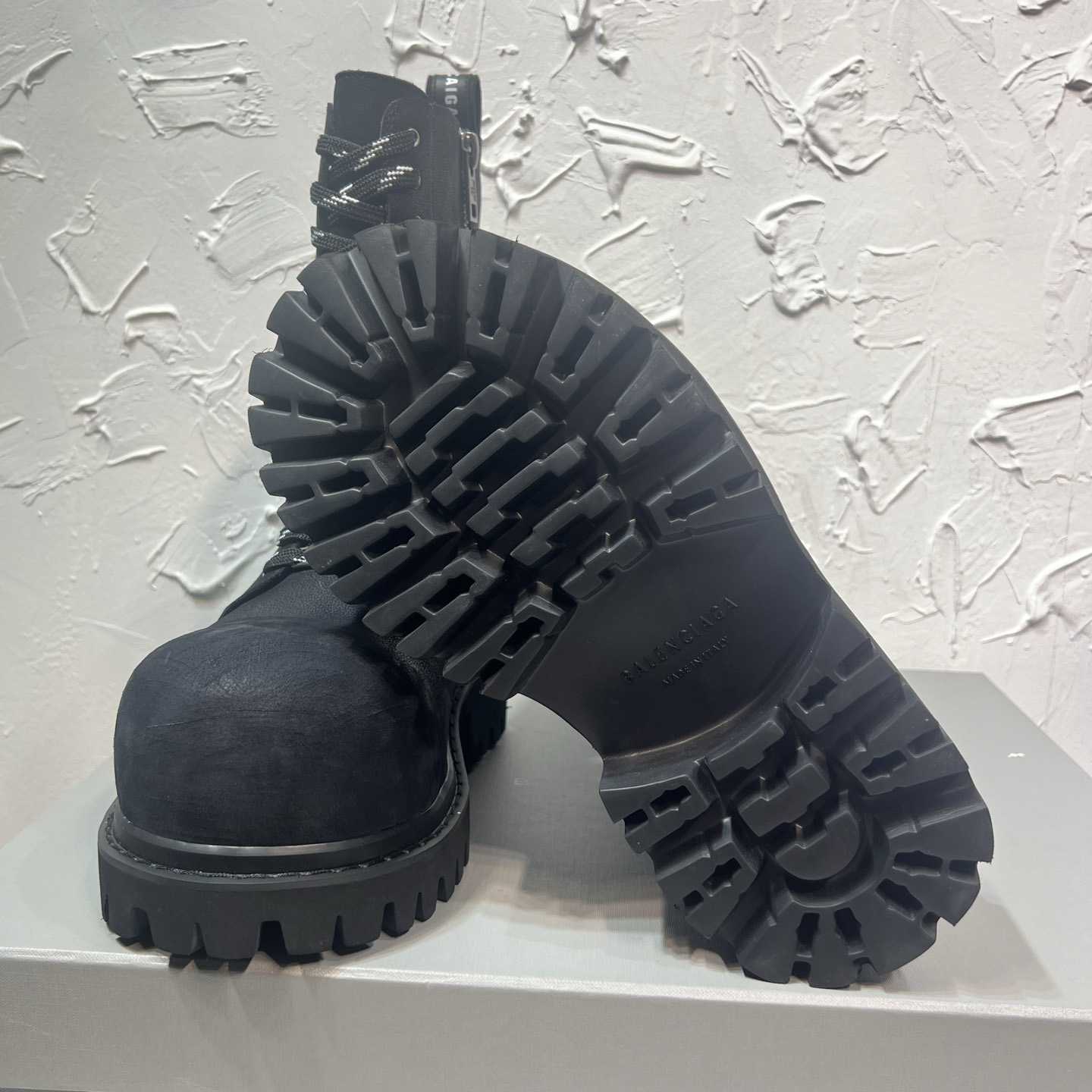 Balenciaga Stomper Zipped Bootie In Black - FashionPlug