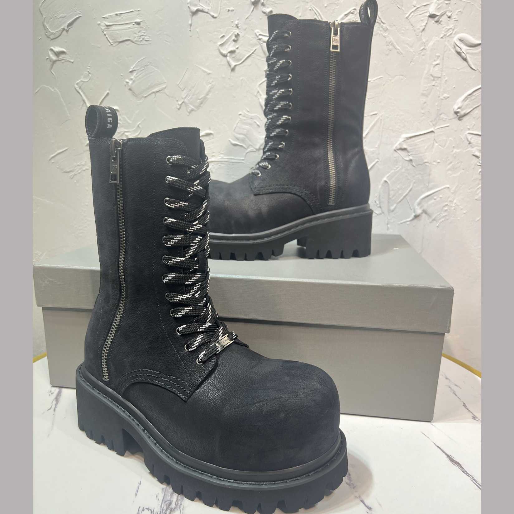 Balenciaga Stomper Zipped Bootie In Black - FashionPlug