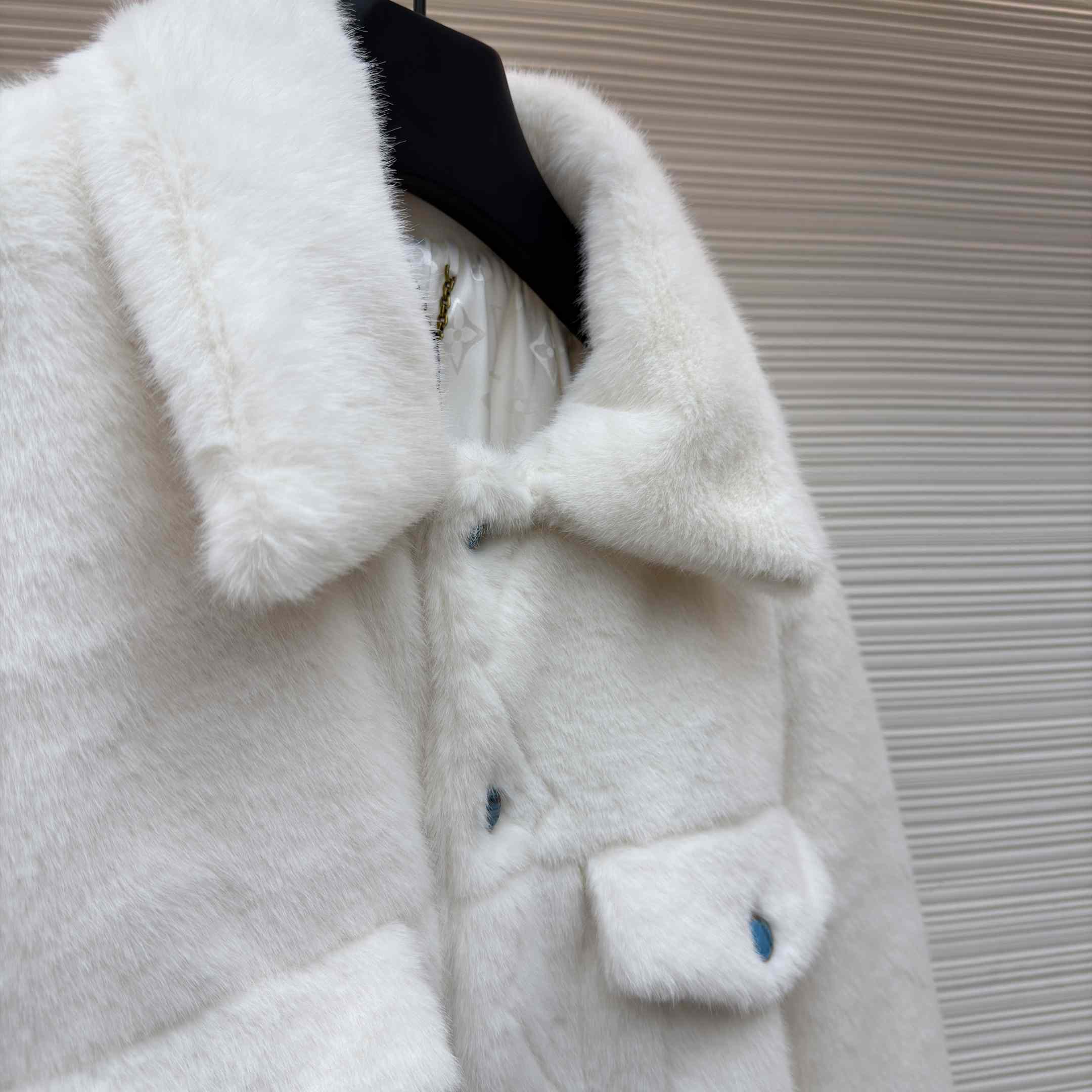 Louis Vuitton Mink Trucker Jacket   1AFXB6 - FashionPlug