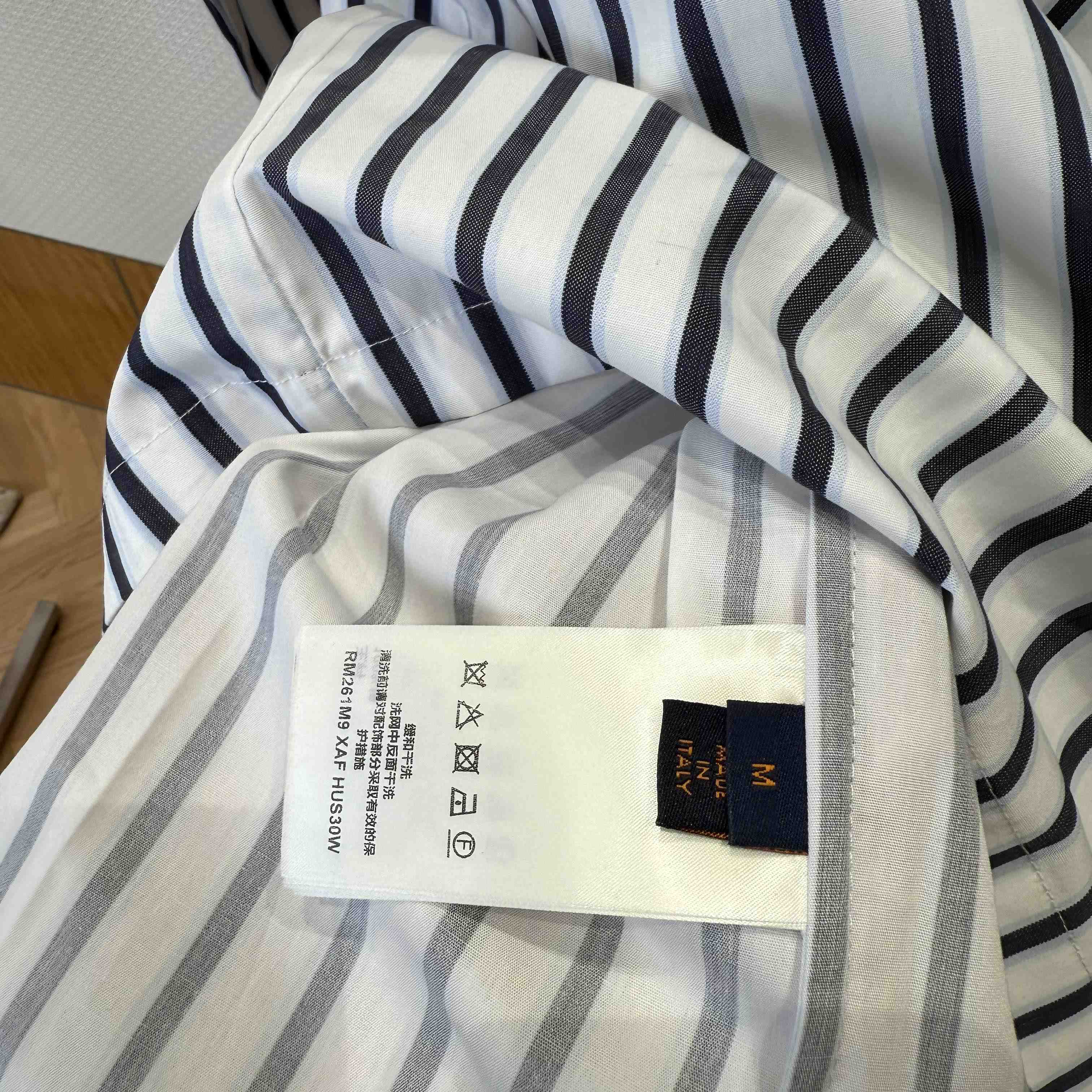 Louis Vuitton Long-Sleeved Zip-Up Shirt    1AIKA2 - FashionPlug