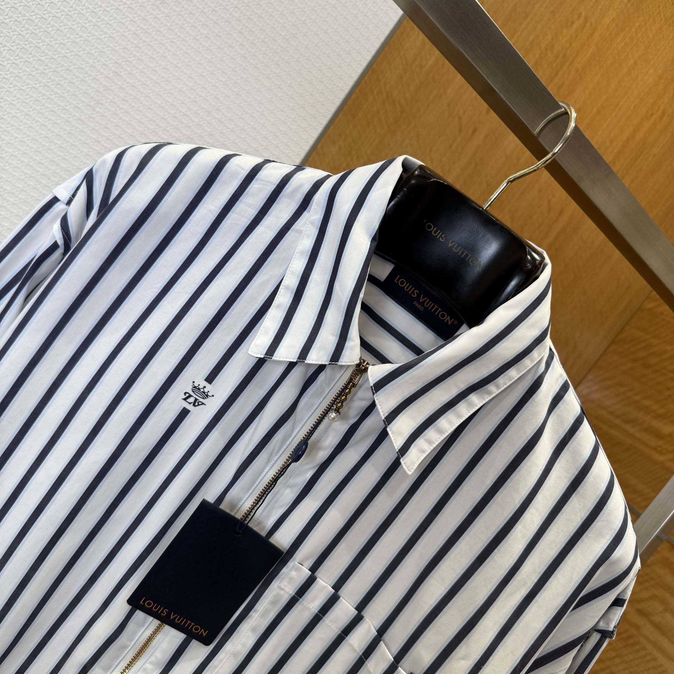 Louis Vuitton Long-Sleeved Zip-Up Shirt    1AIKA2 - FashionPlug
