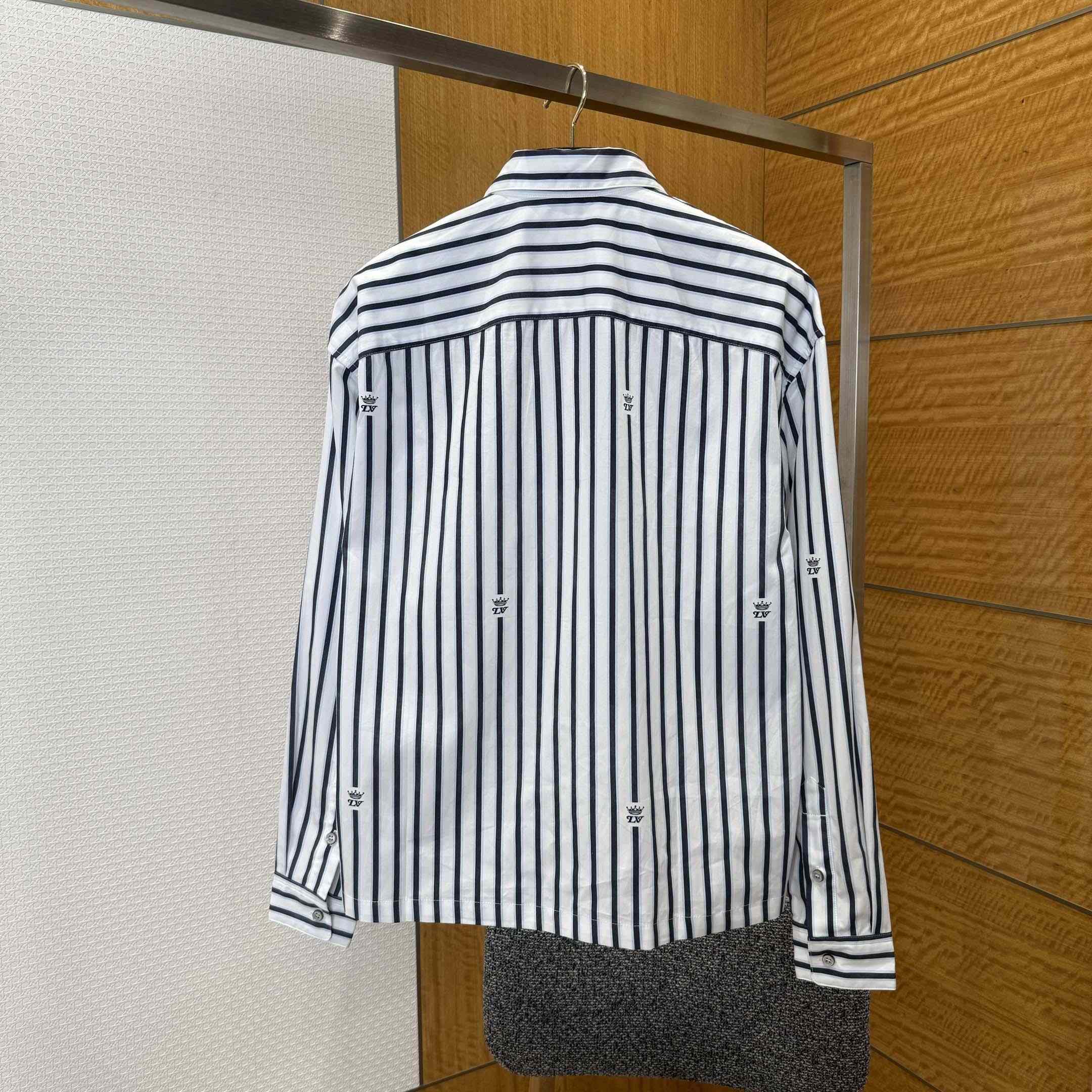Louis Vuitton Long-Sleeved Zip-Up Shirt    1AIKA2 - FashionPlug