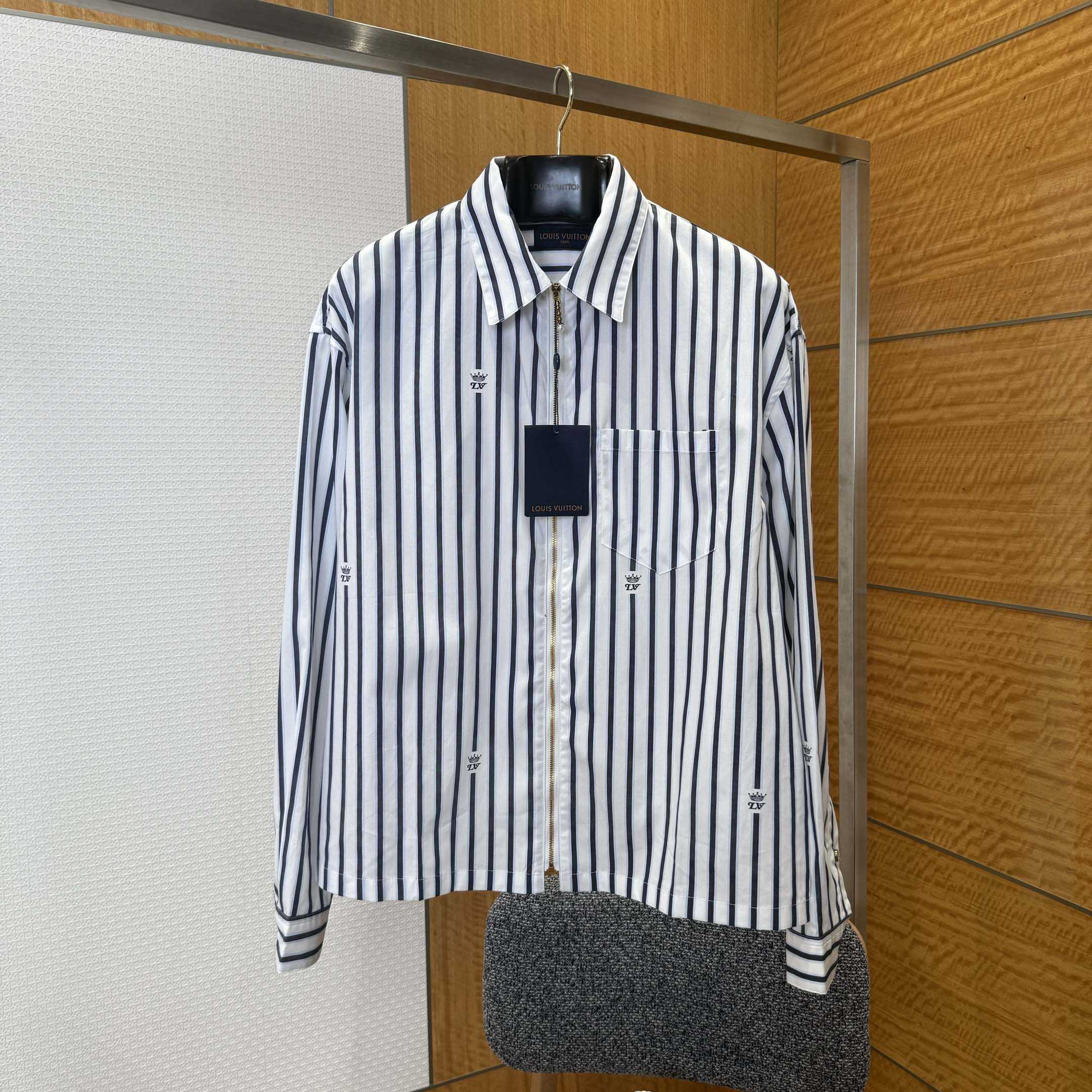 Louis Vuitton Long-Sleeved Zip-Up Shirt    1AIKA2 - FashionPlug