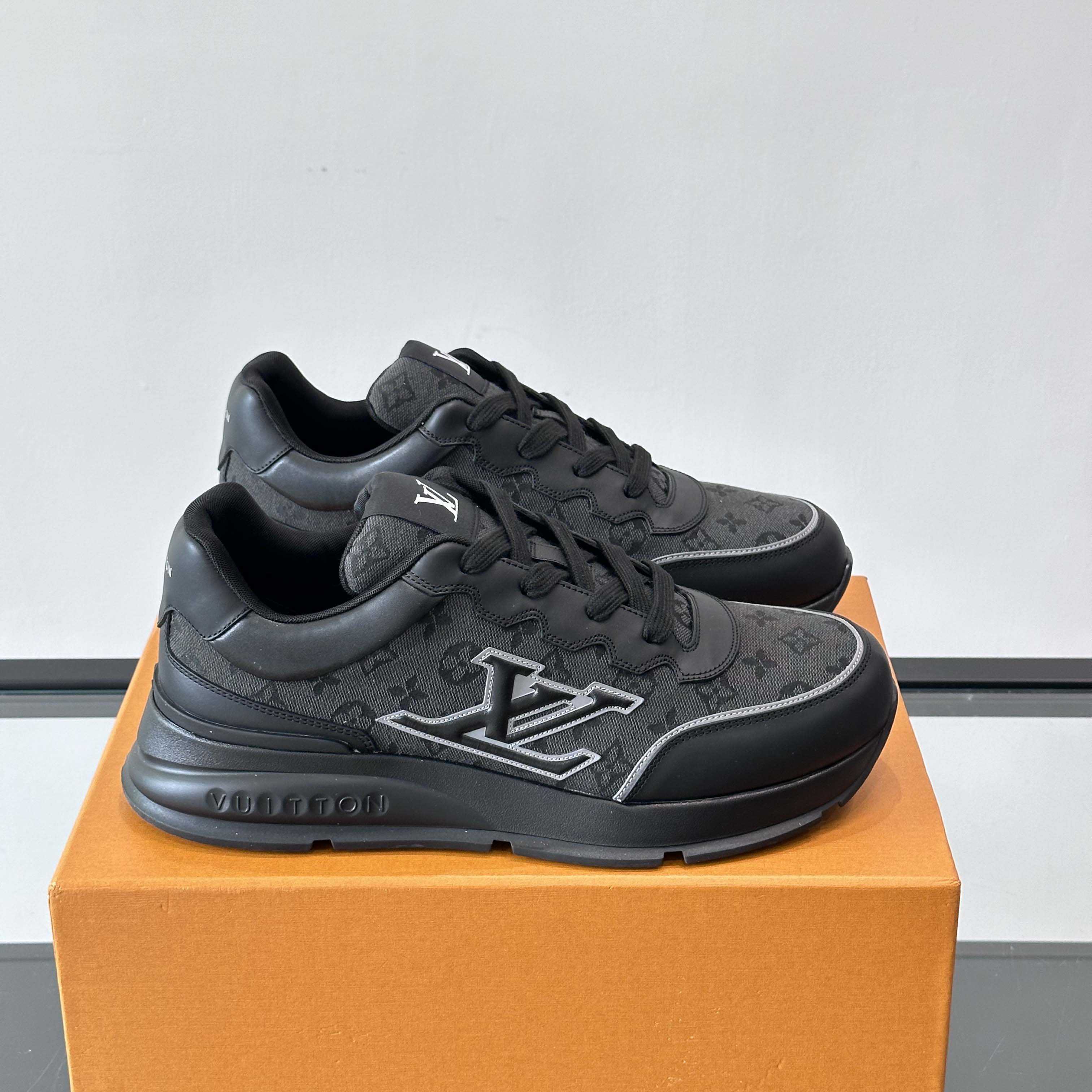 Louis Vuitton LV Classic Sneaker - FashionPlug