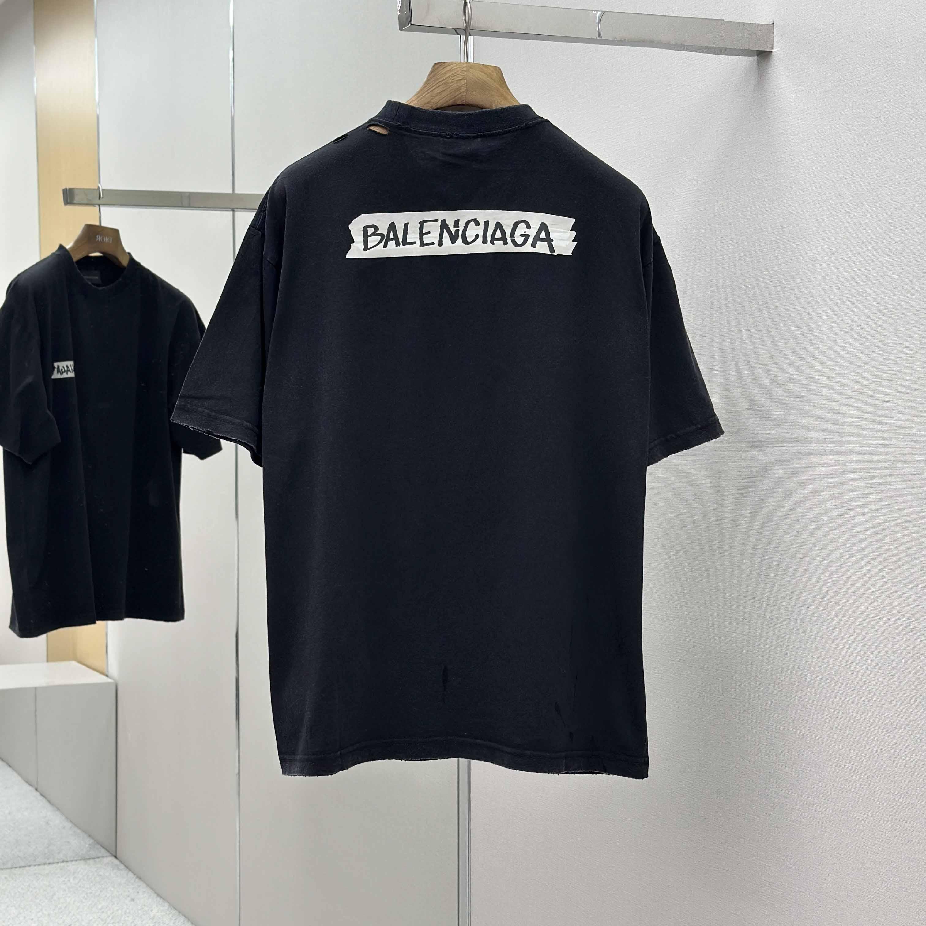 Balenciaga T-Shirt Medium Fit  - FashionPlug