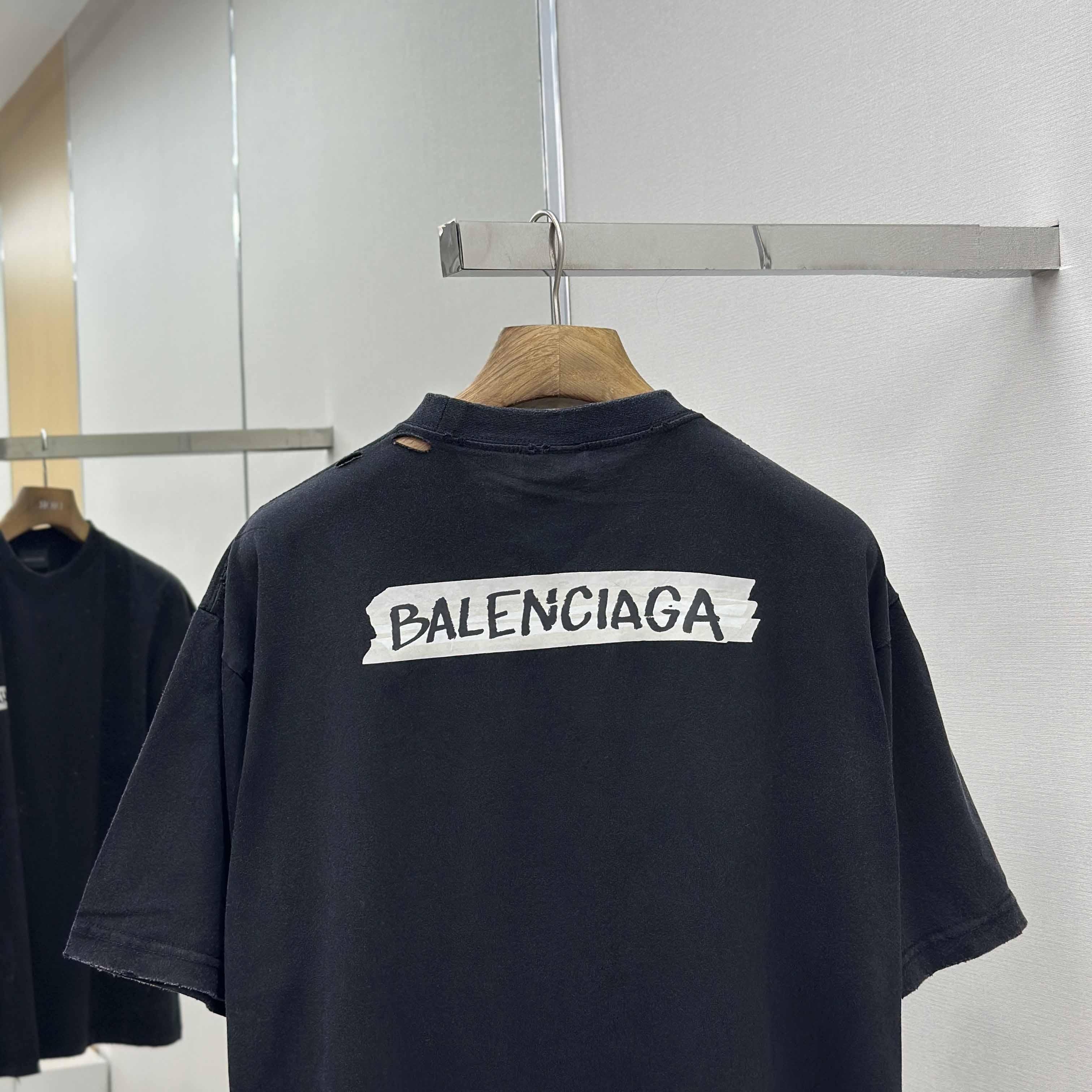 Balenciaga T-Shirt Medium Fit  - FashionPlug