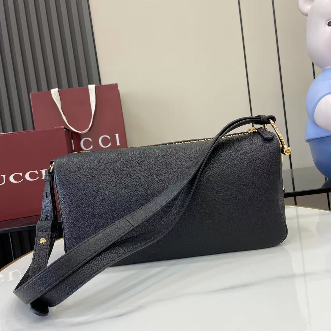 Gucci Half Horsebit Medium Shoulder Bag - FashionPlug