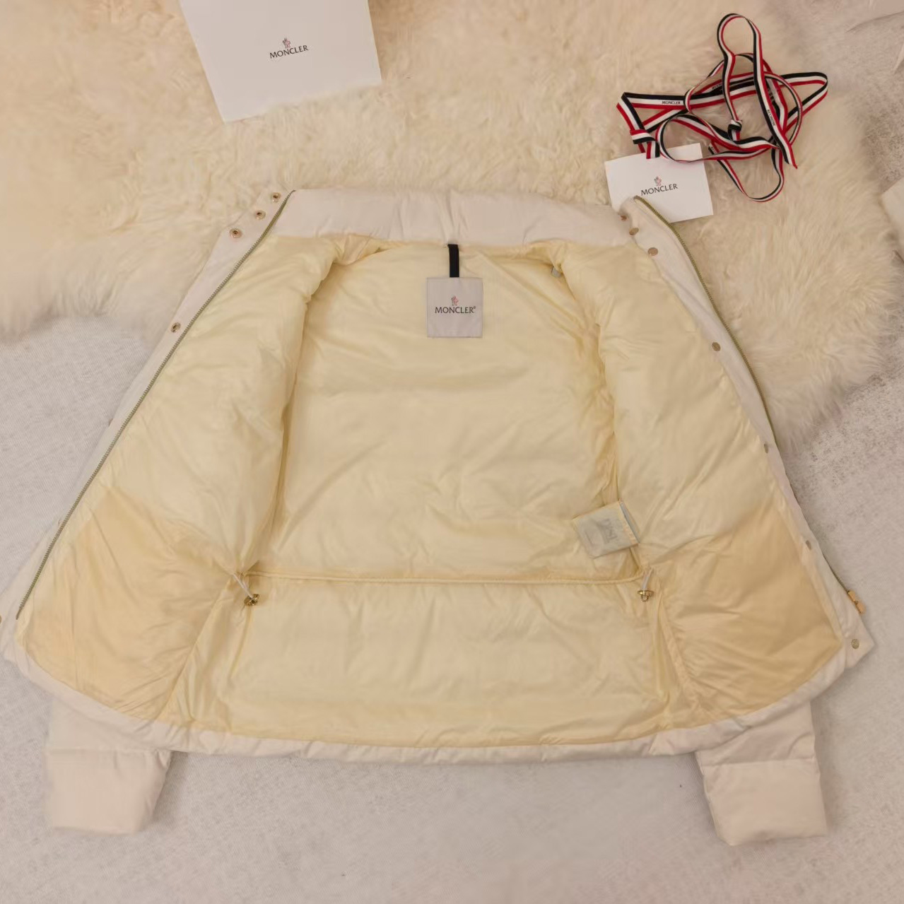 Moncler Bessettes Short Down Jacket - FashionPlug