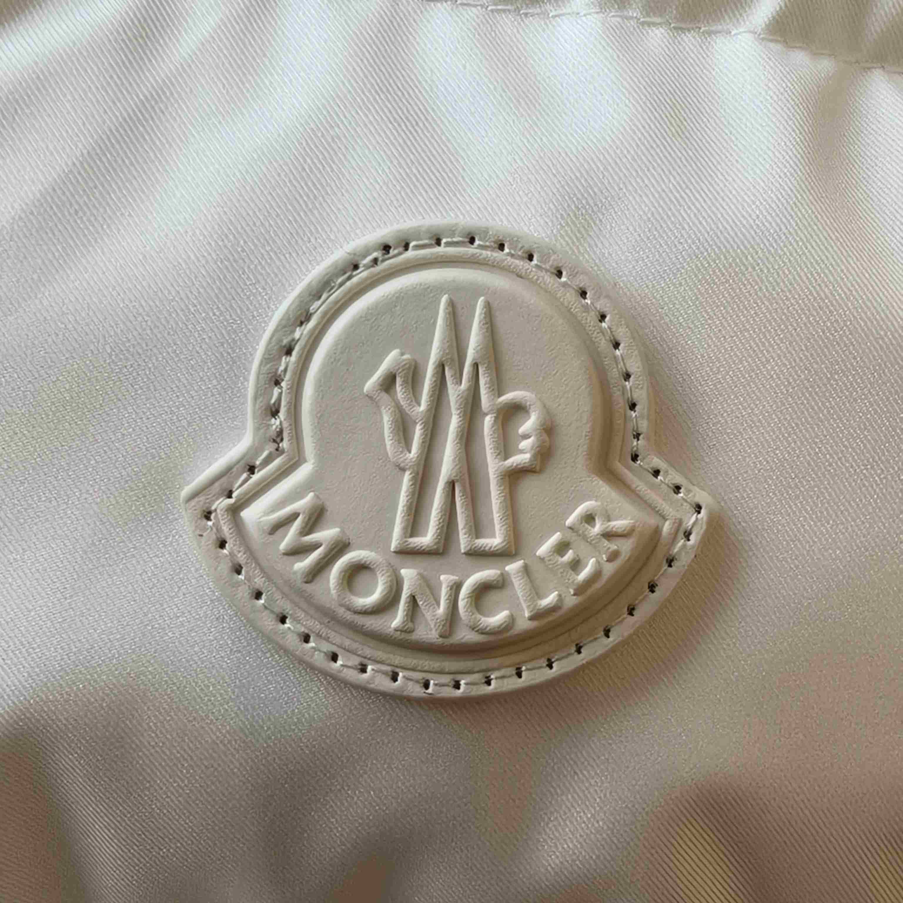 Moncler Bessettes Short Down Jacket - FashionPlug