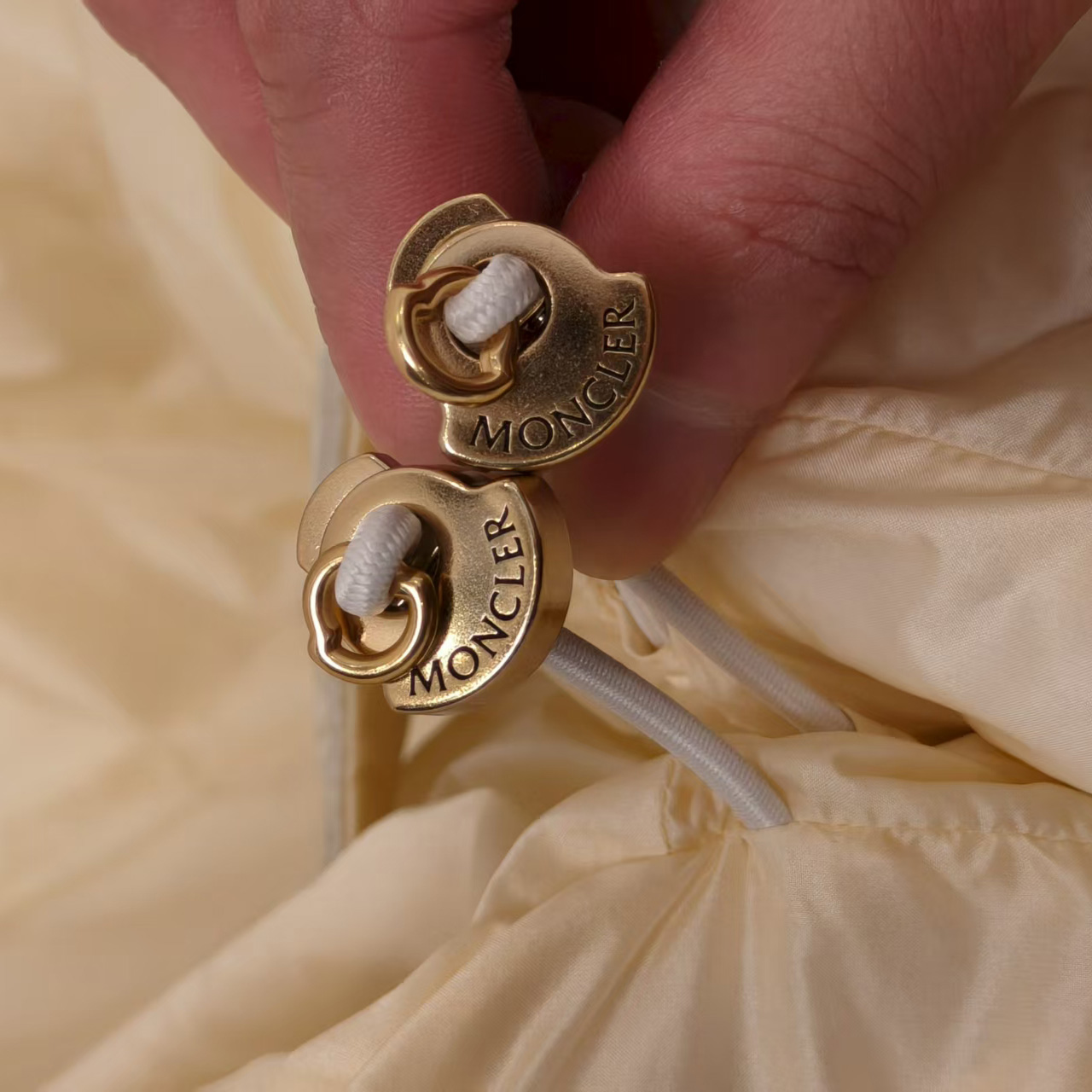 Moncler Bessettes Short Down Jacket - FashionPlug