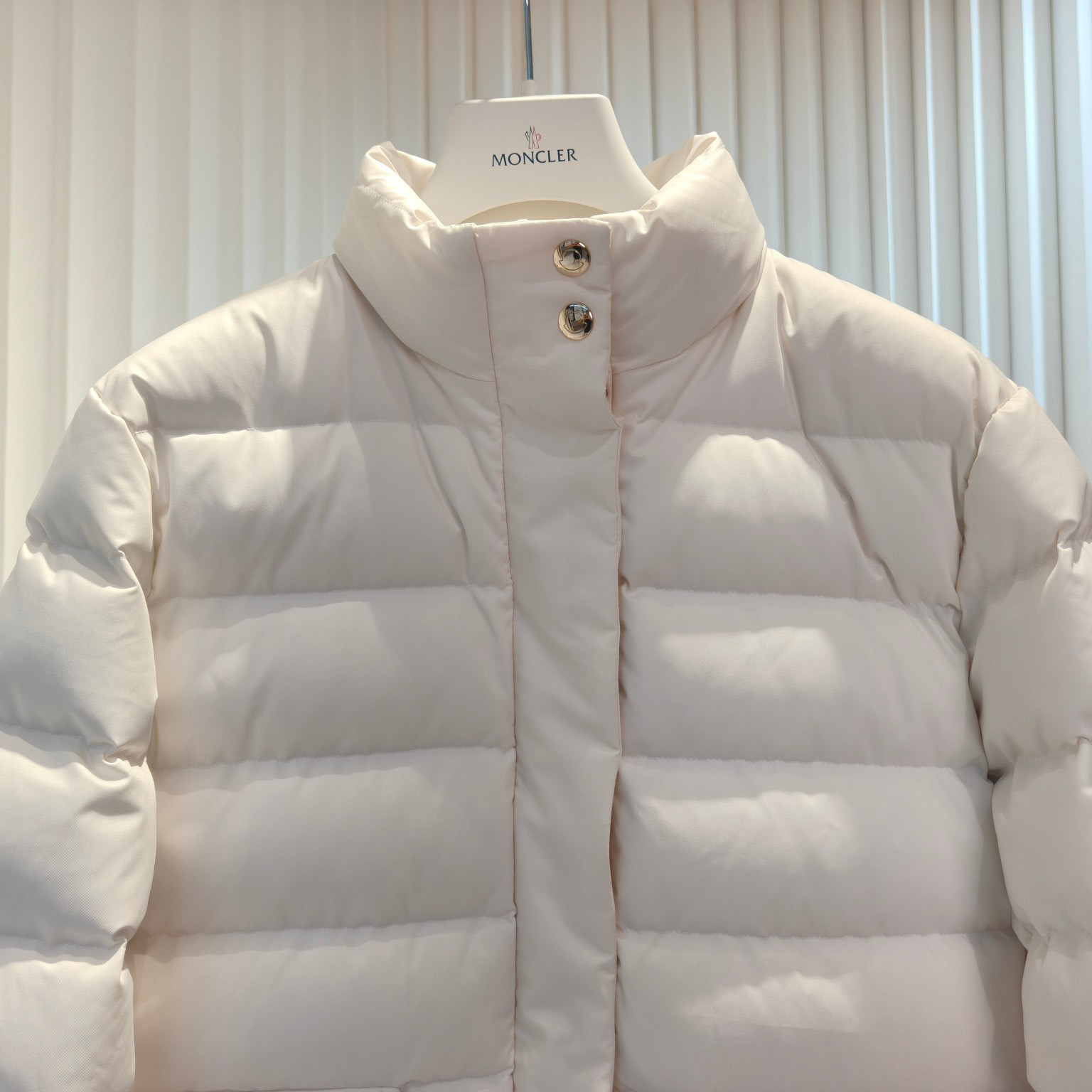 Moncler Bessettes Short Down Jacket - FashionPlug