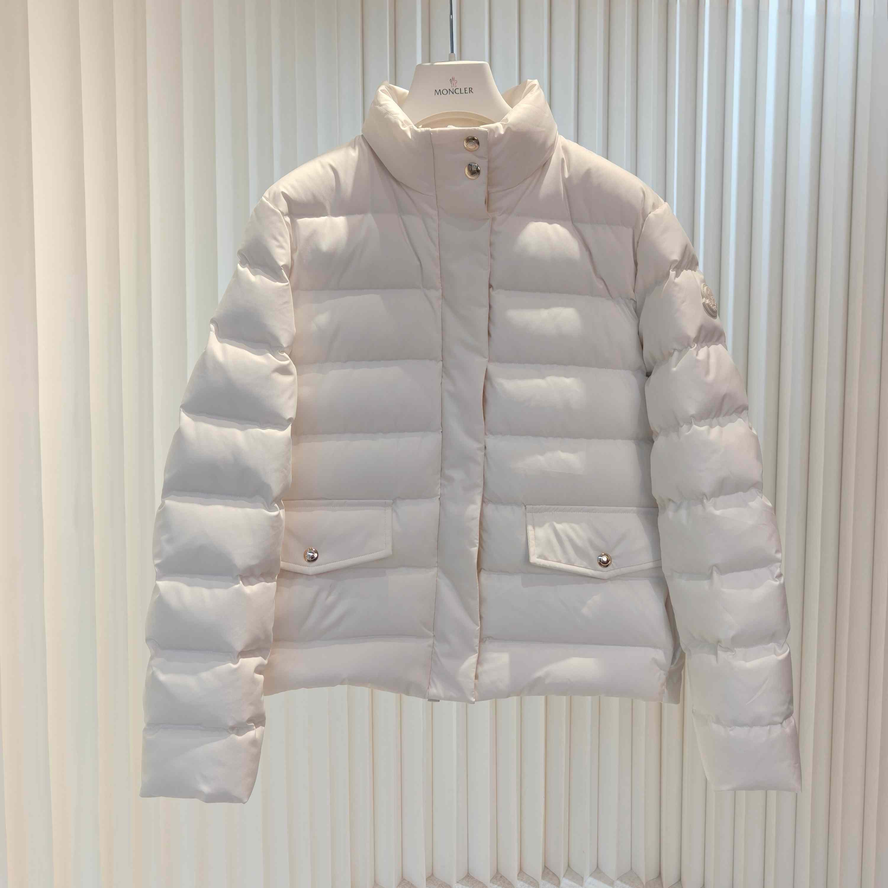 Moncler Bessettes Short Down Jacket - FashionPlug