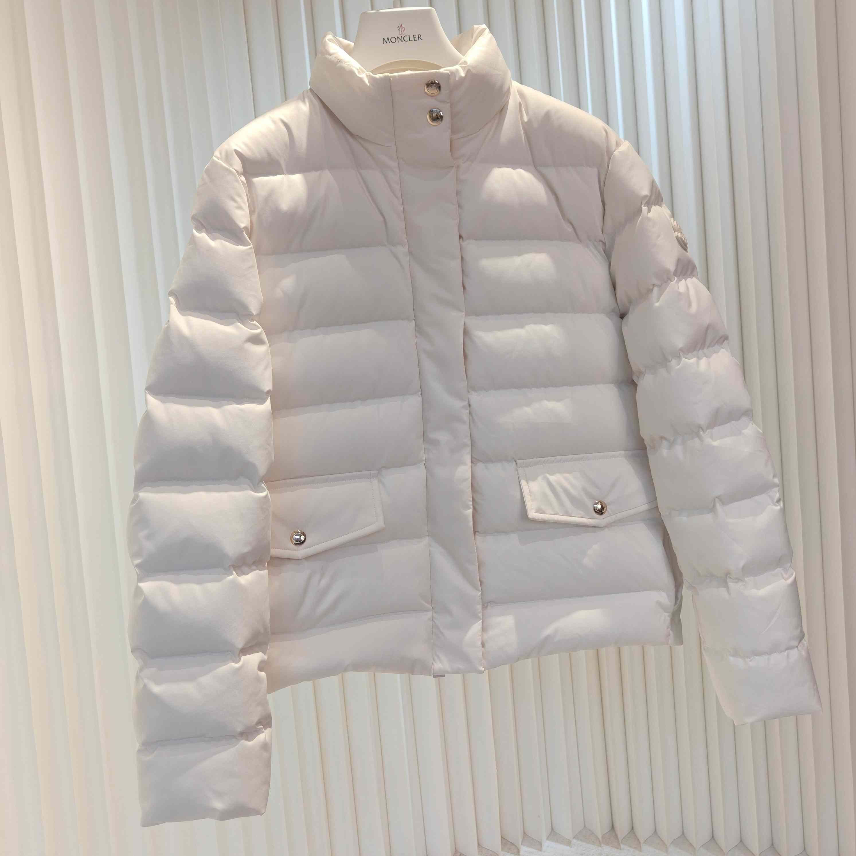 Moncler Bessettes Short Down Jacket - FashionPlug