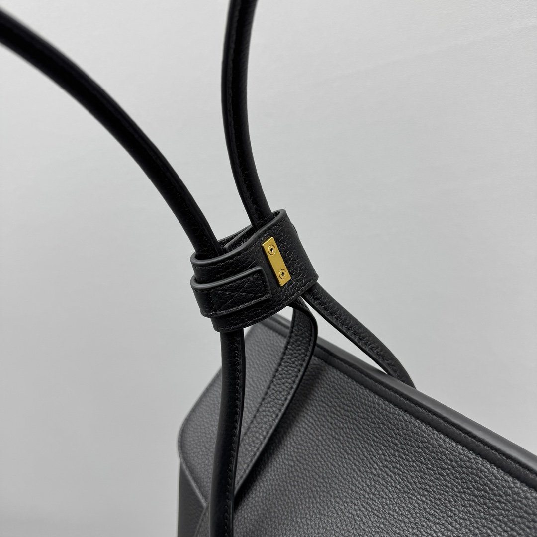 Balenciaga Carrie Carry All Bag In Black - FashionPlug