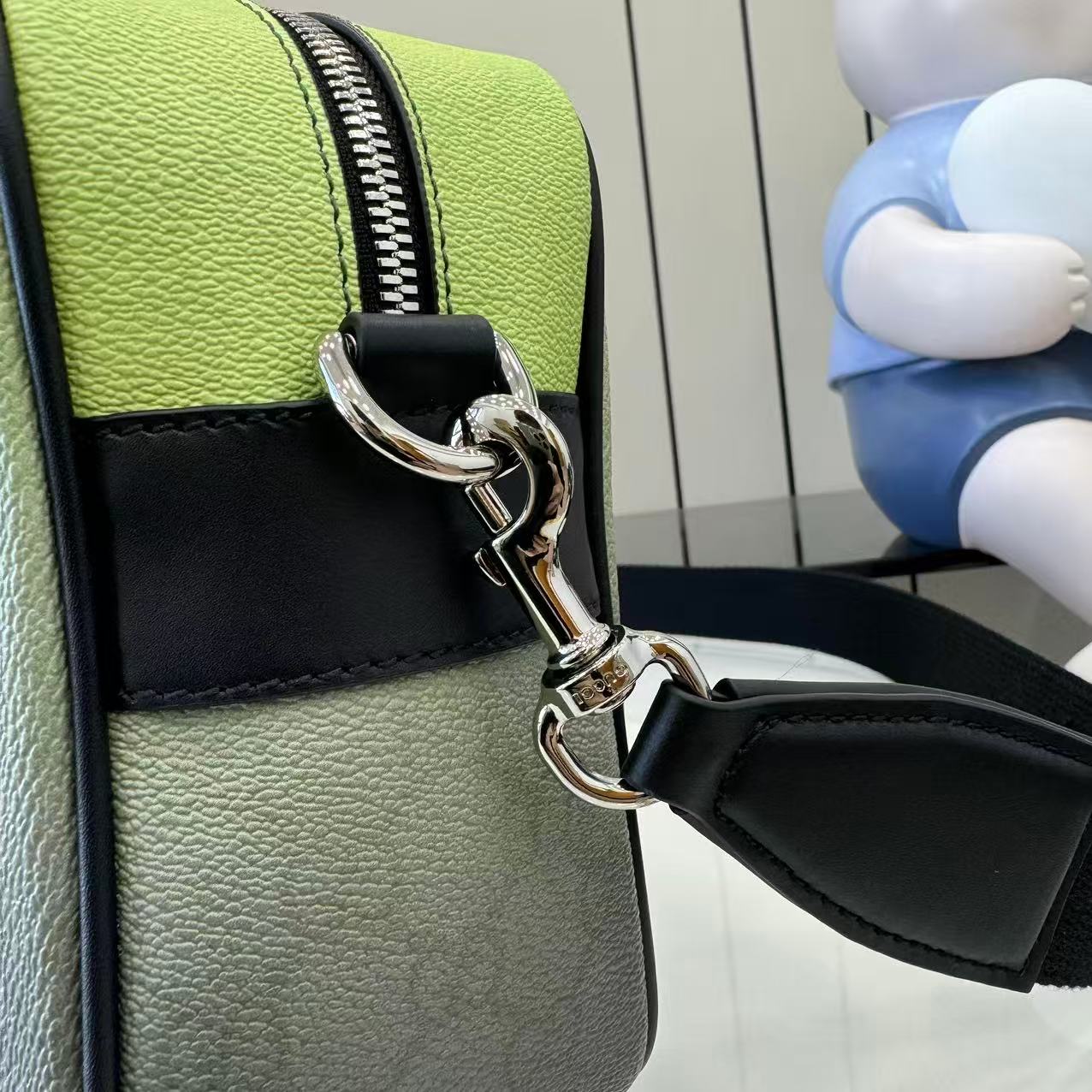 Gucci Chroma Medium Crossbody Bag - FashionPlug