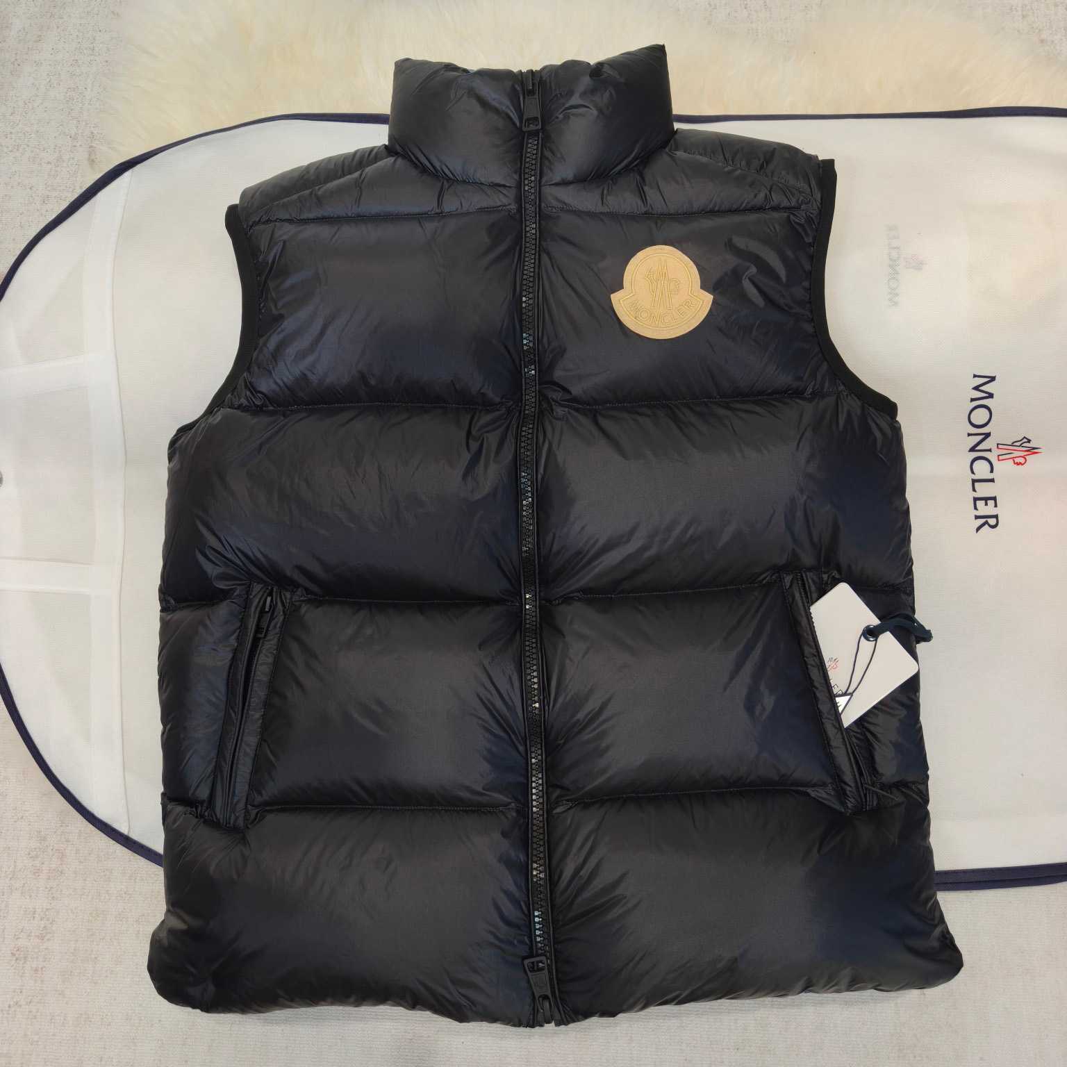Moncler Sumido Gilet - FashionPlug